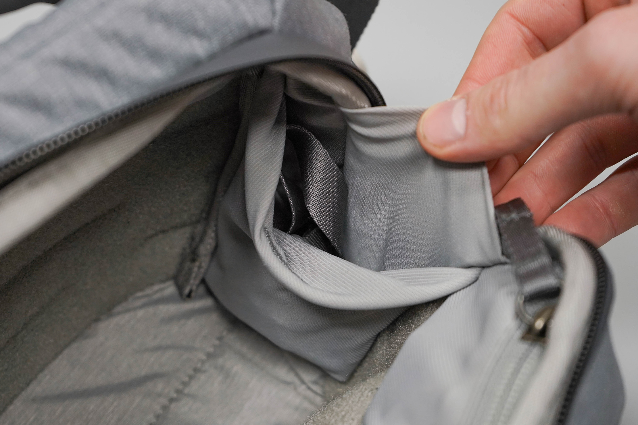 Peak Design Everyday Sling 3L V2 Side Pocket