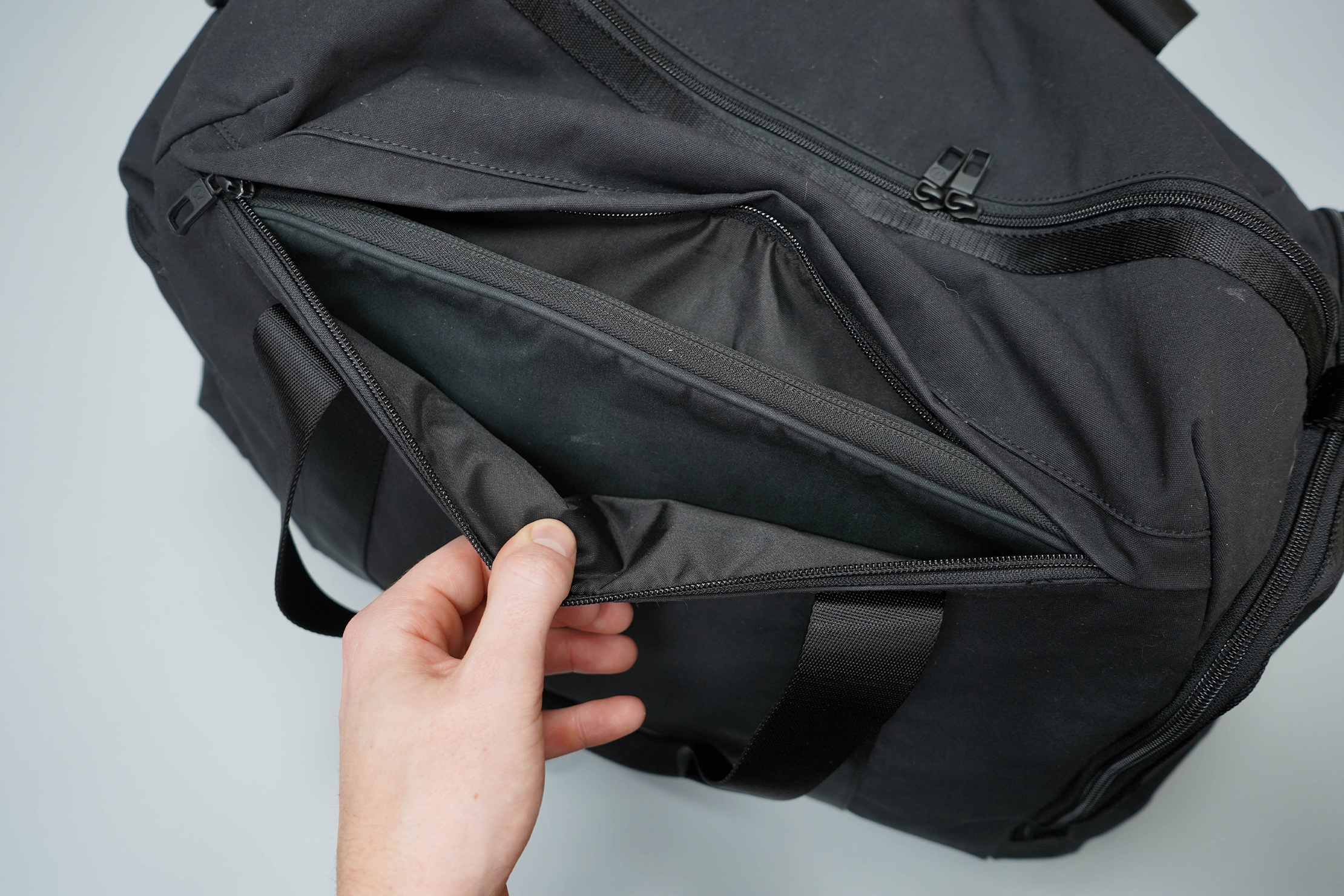 Lululemon command cheap the day duffle