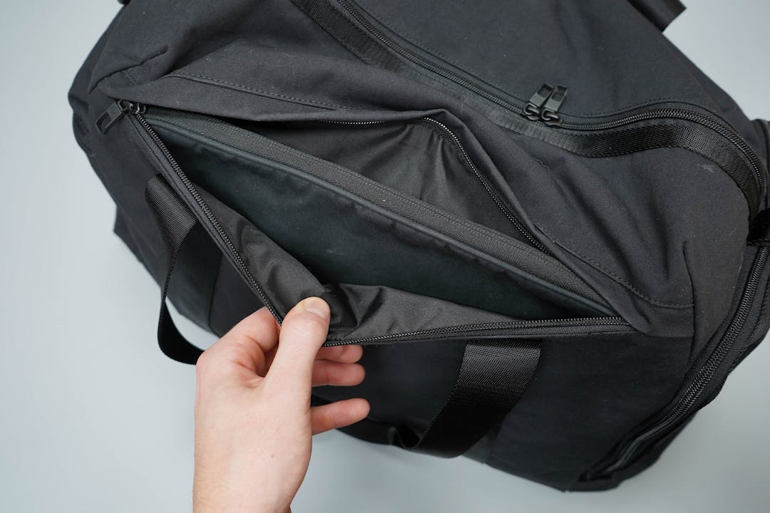 lululemon command the day duffel