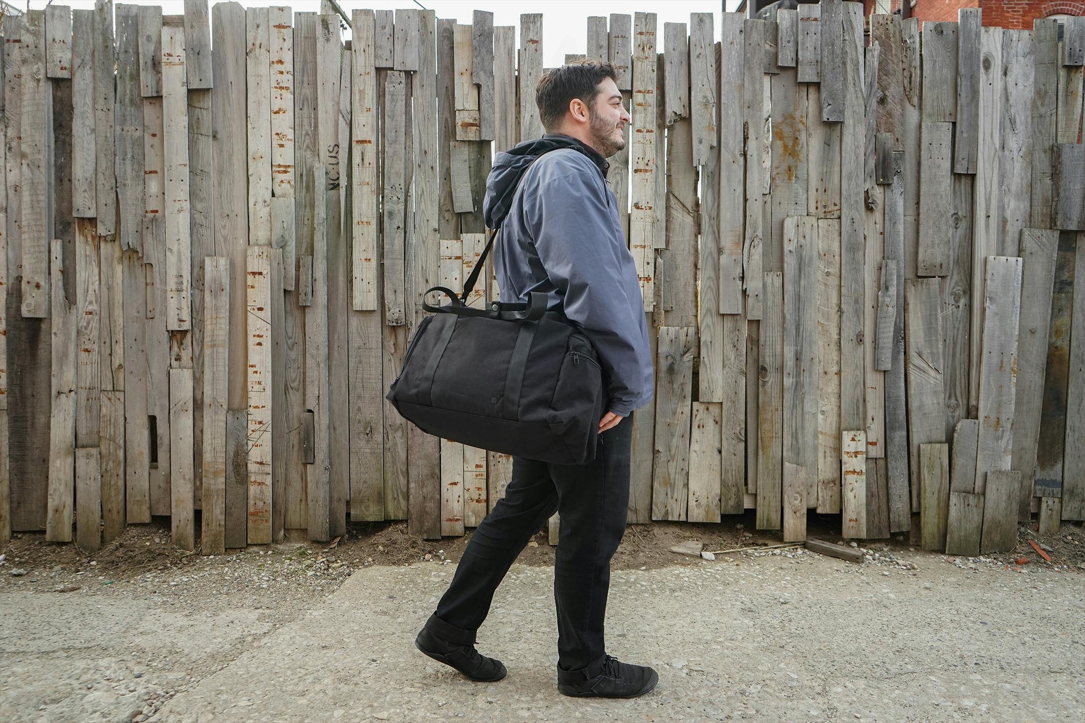 lululemon command the day duffel