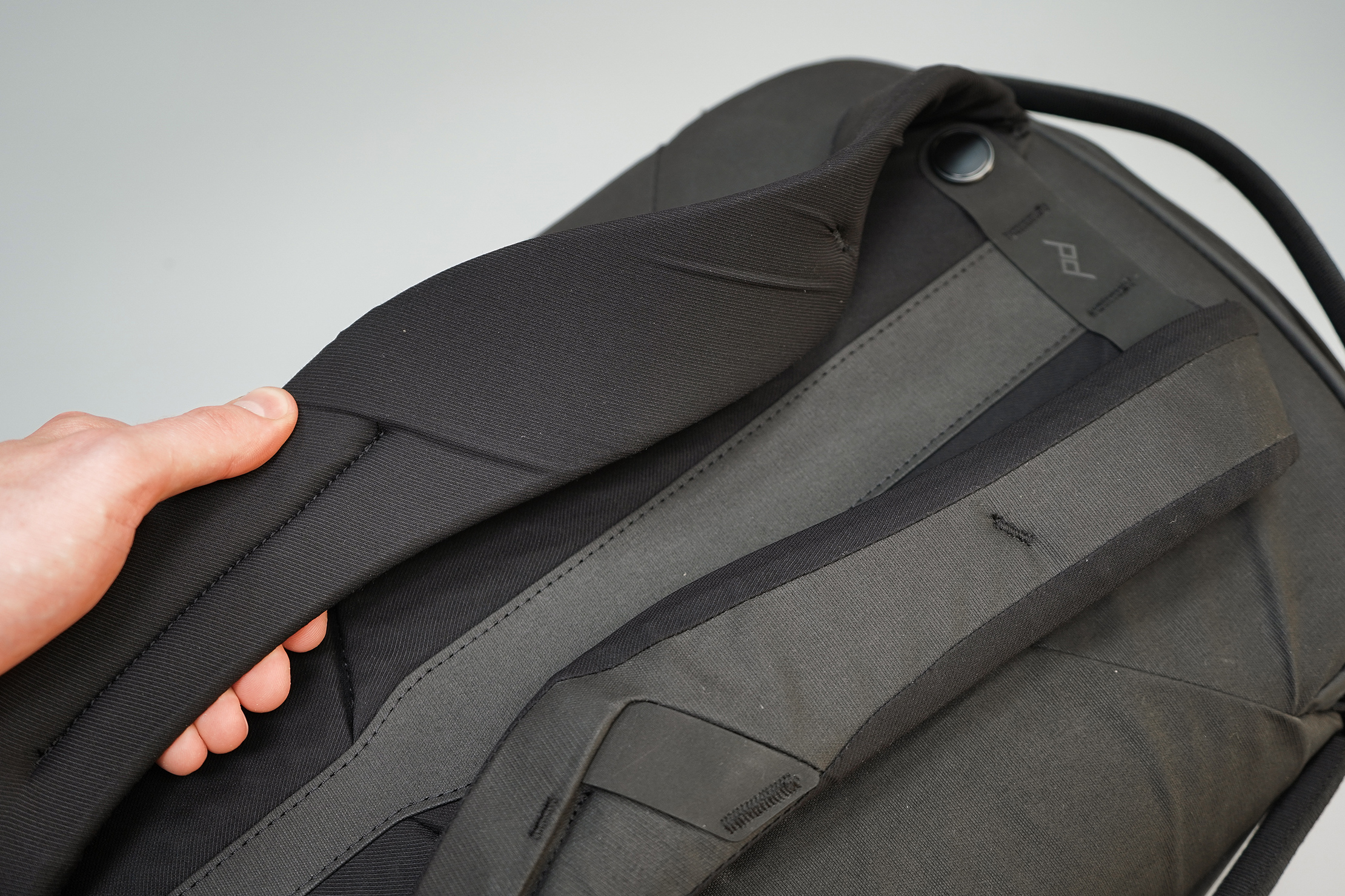 Peak Design Everyday Backpack Zip 20L Shoulder Straps