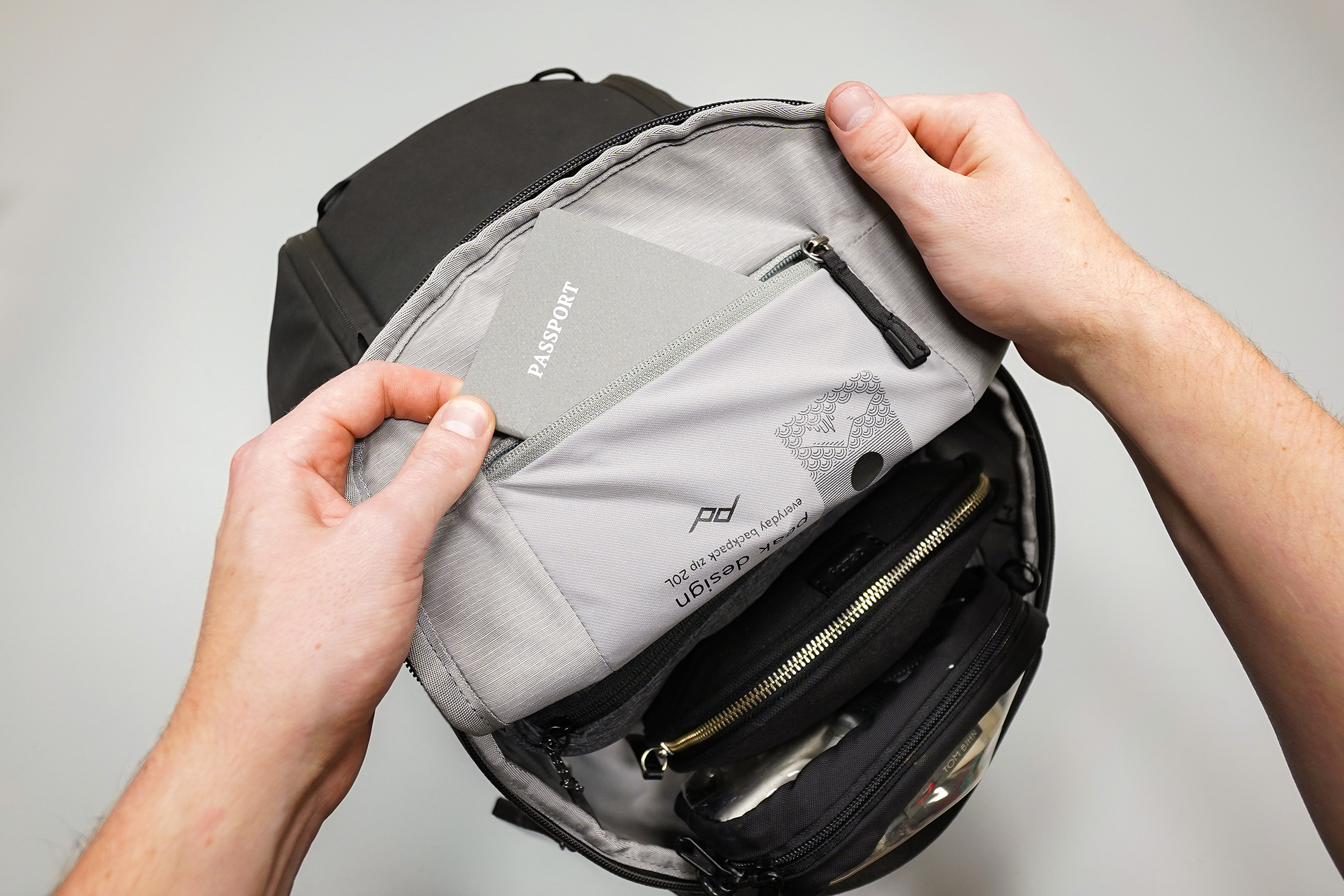 Peak Design Everyday Backpack Zip 20L Front Internal Pocket