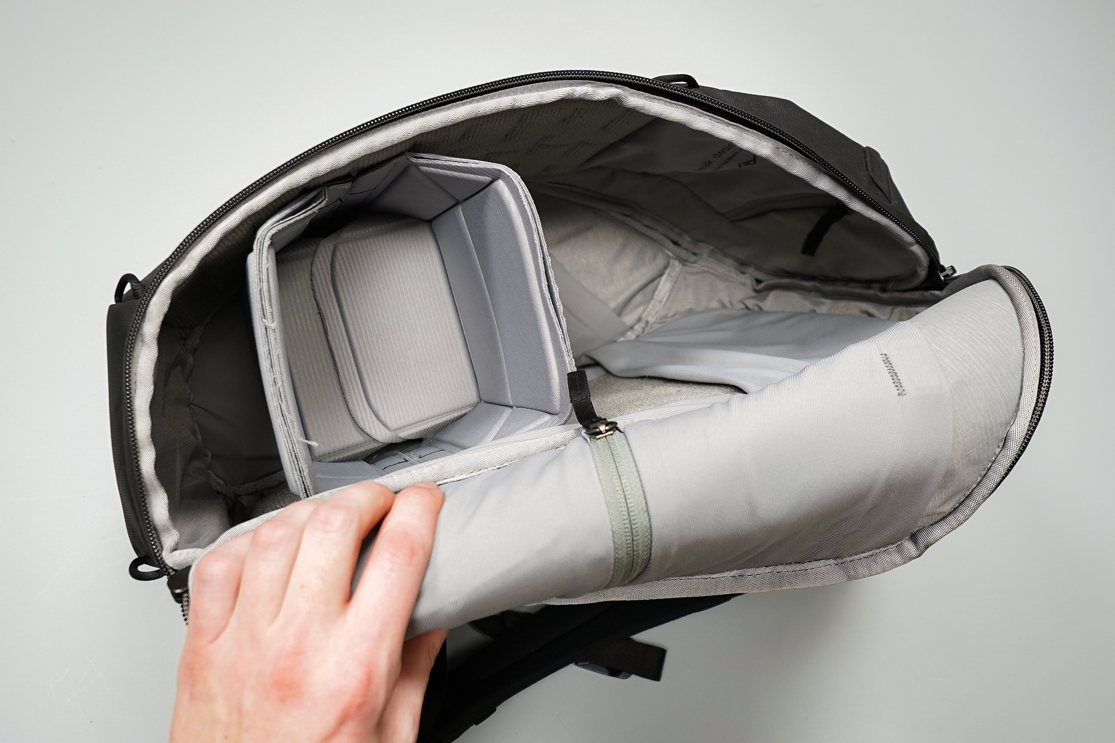 Peak Design Everyday Backpack Zip 20L FlexFold Divider Set Up