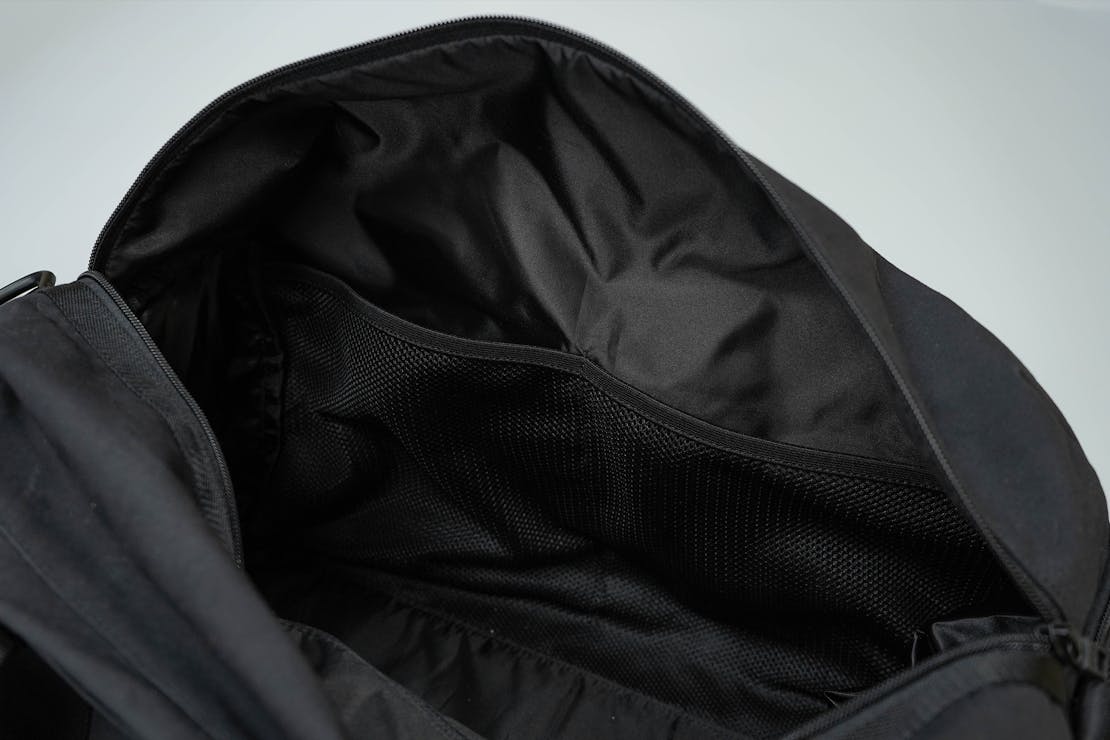 lululemon command the day duffel