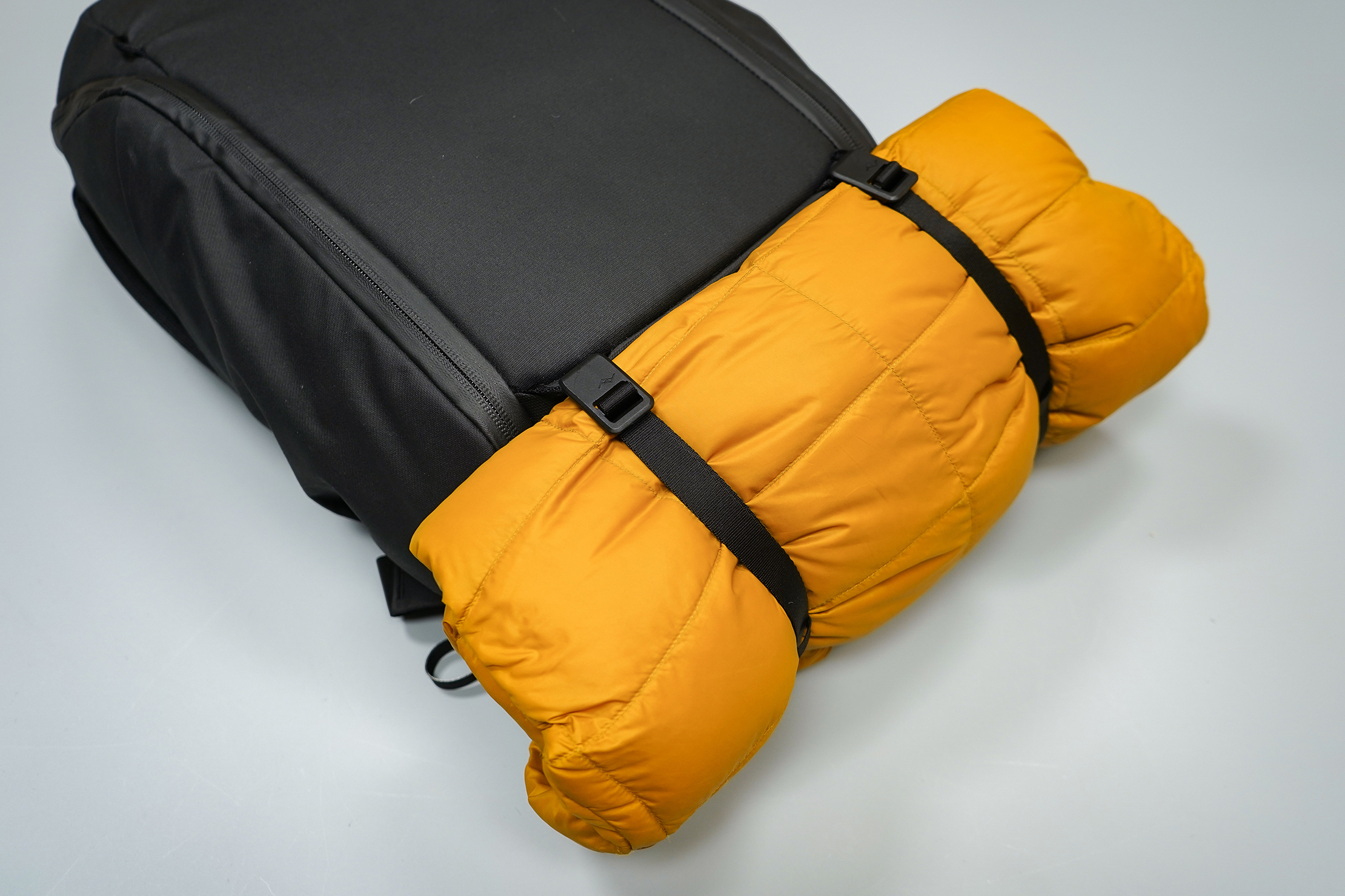 Peak Design Everyday Backpack Zip 20L Lash Straps With Jacket