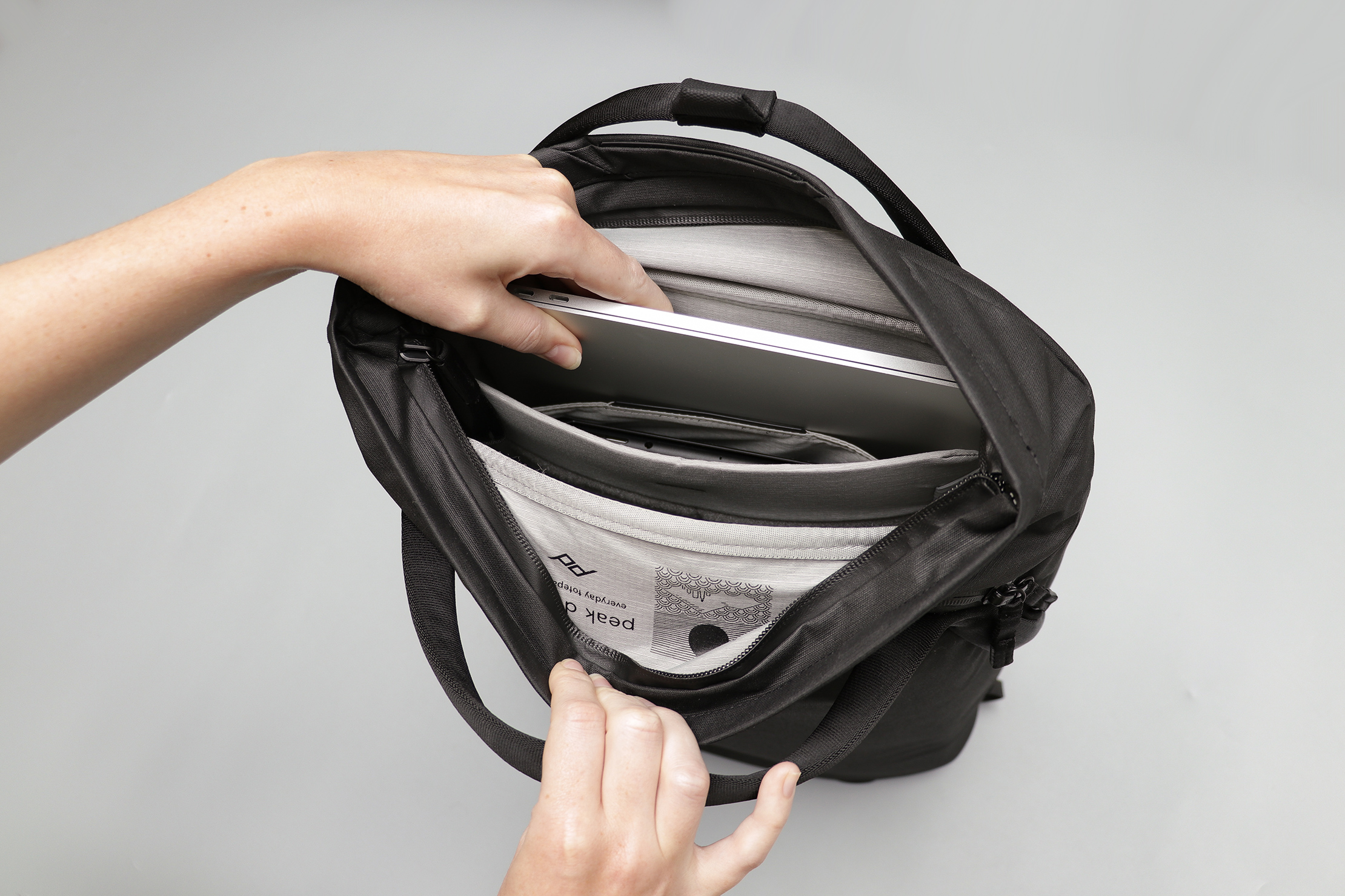 Peak Design Everyday Totepack V2 Laptop Compartment