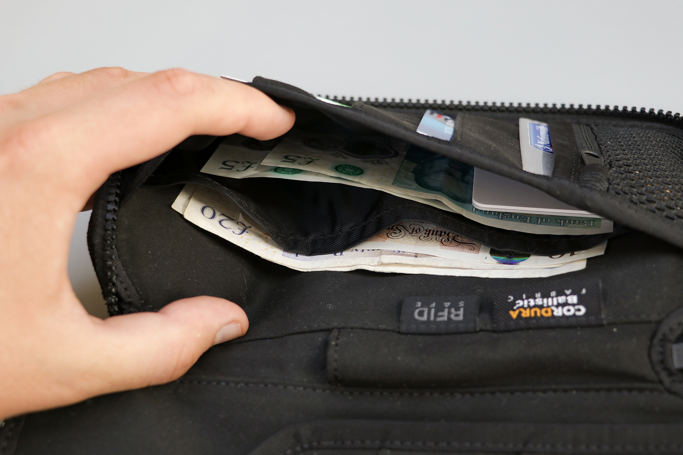 Aer Travel Zip Wallet Cash Divider