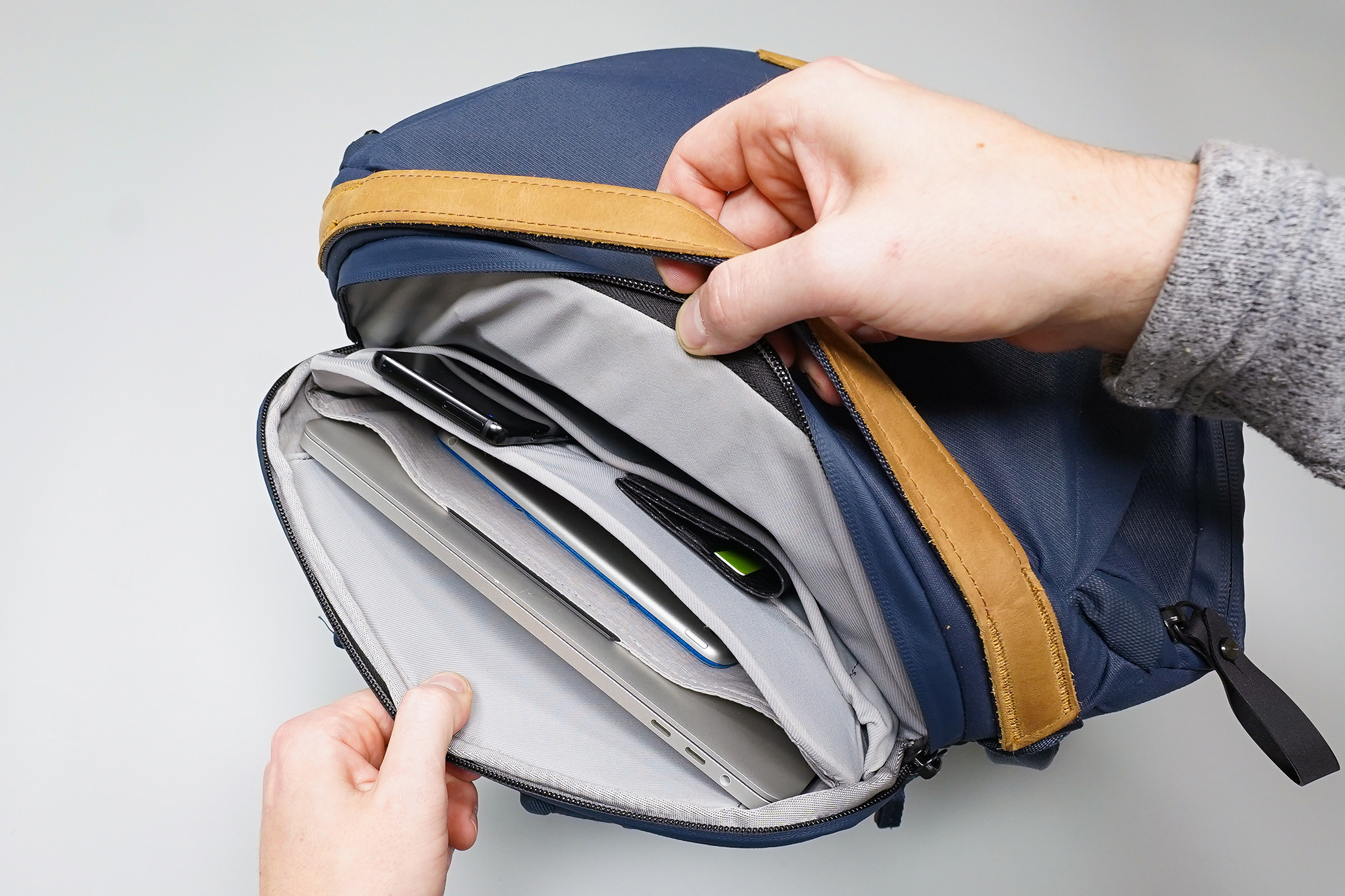 Peak Design Everyday Backpack 30L (V2) Laptop Compartment & Quick-Grab Pocket