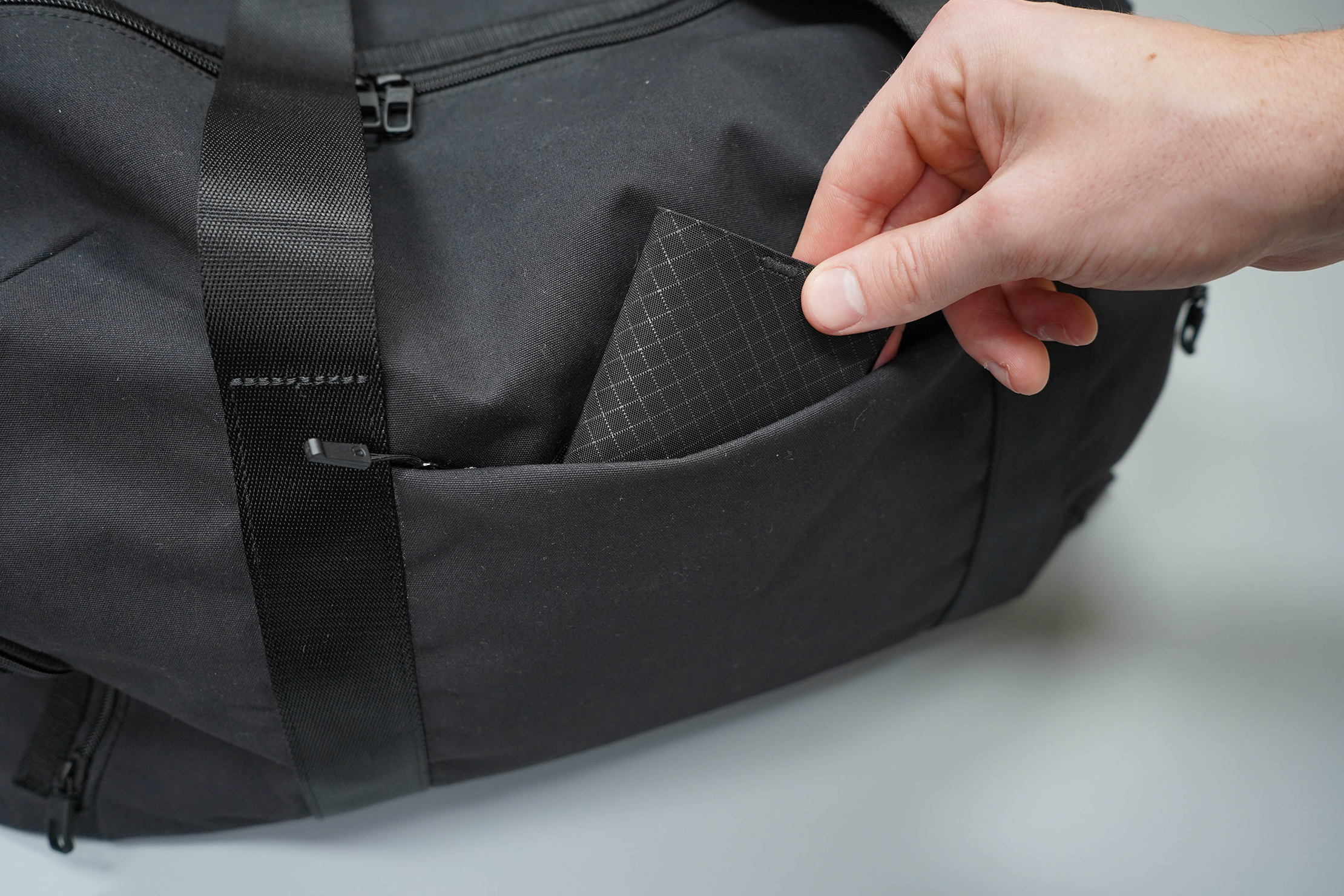 lululemon command the day duffel review