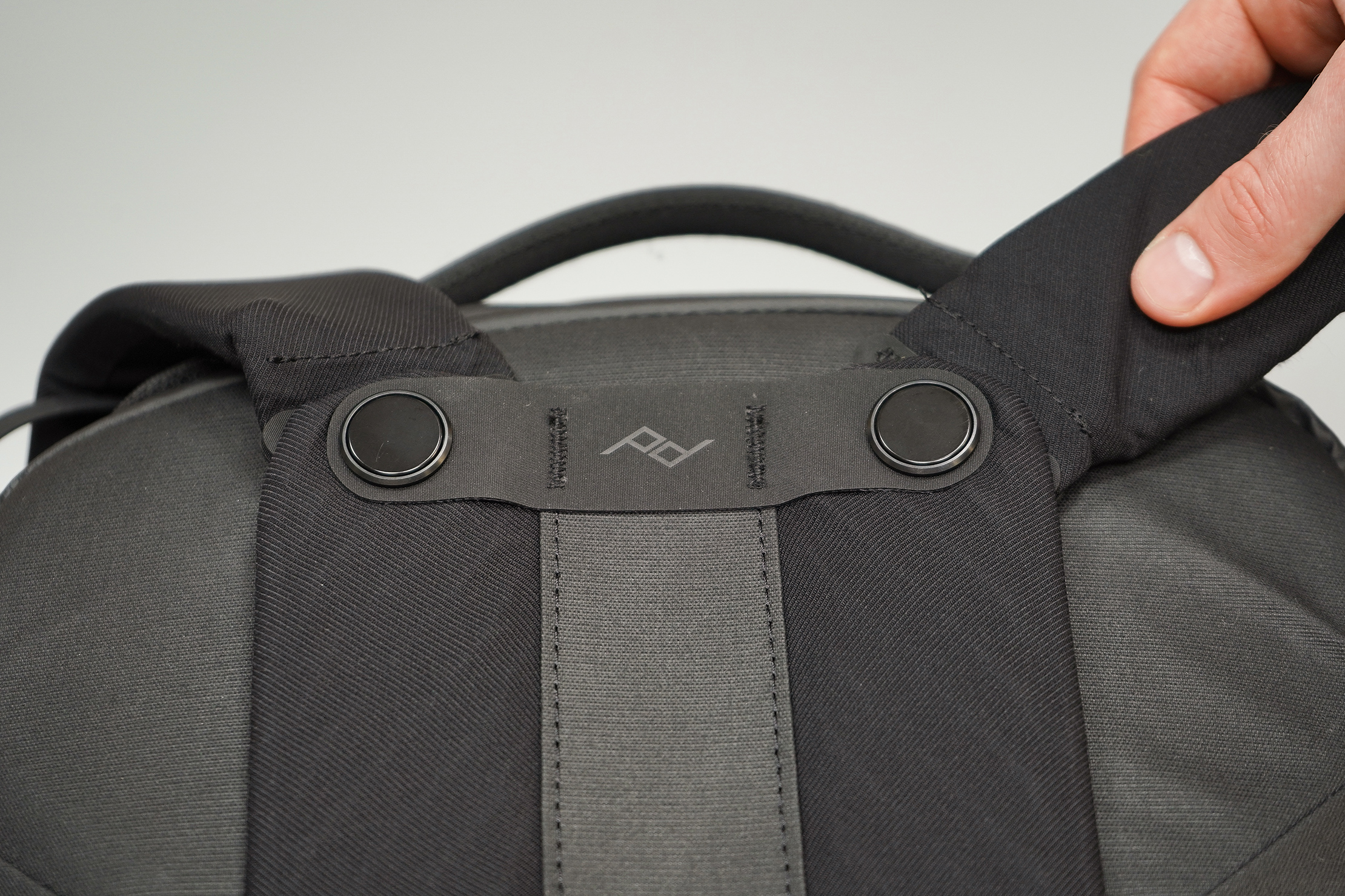 Peak Design Everyday Backpack Zip 20L Shoulder Strap Swivel Attachment 