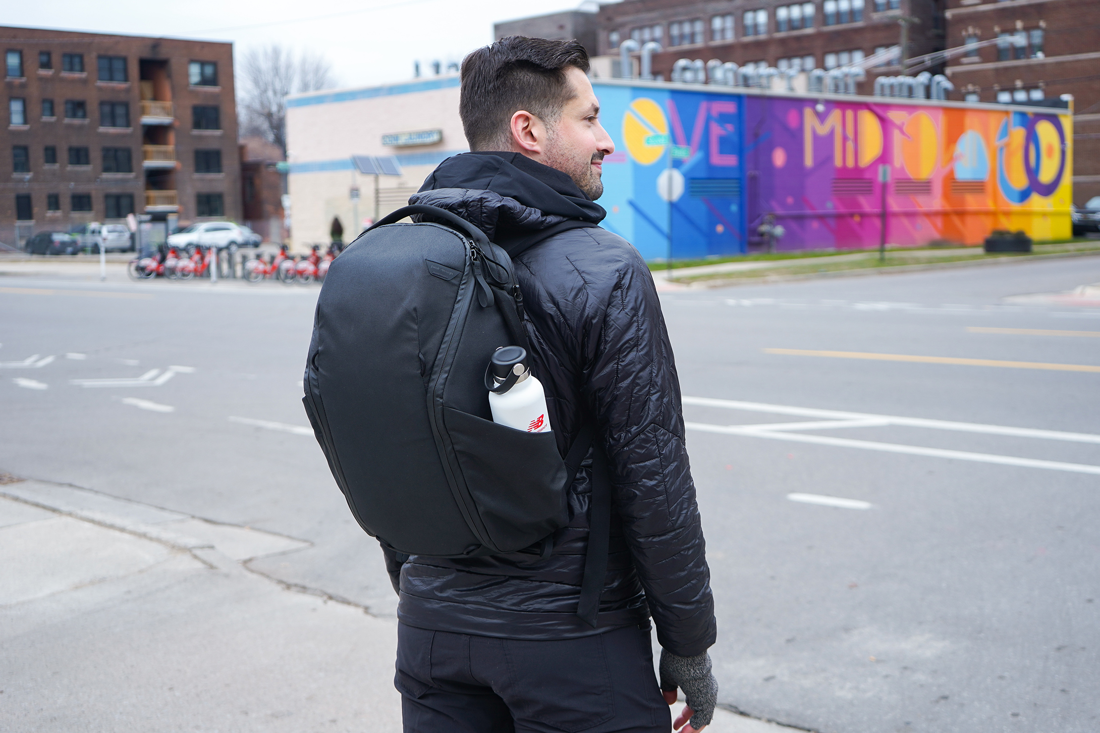 Peak Design Everyday Backpack Zip vs Everyday Backpack V2 I CARRYOLOGY