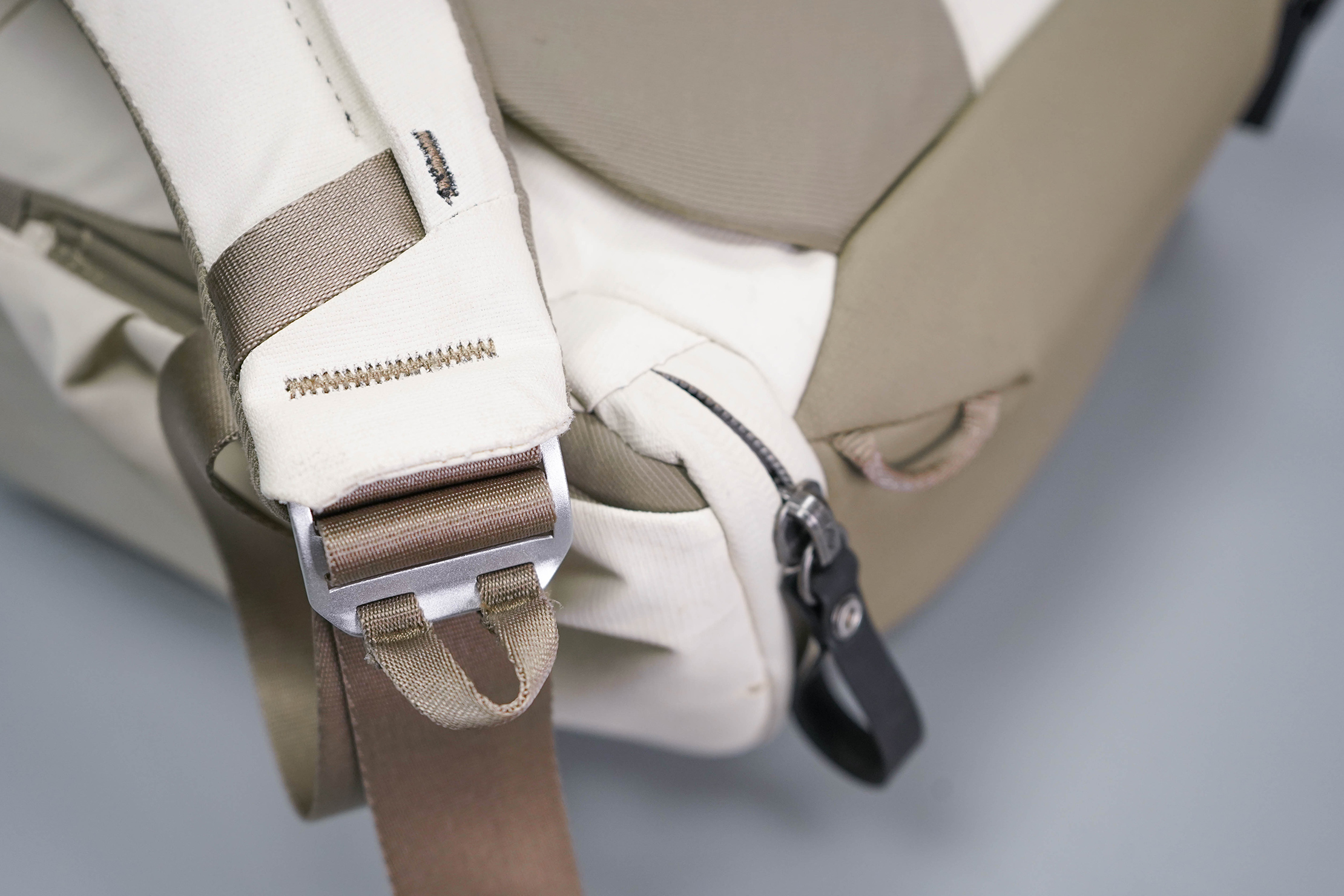 Peak Design Everyday Backpack Zip 15L Shoulder Strap Adjusters