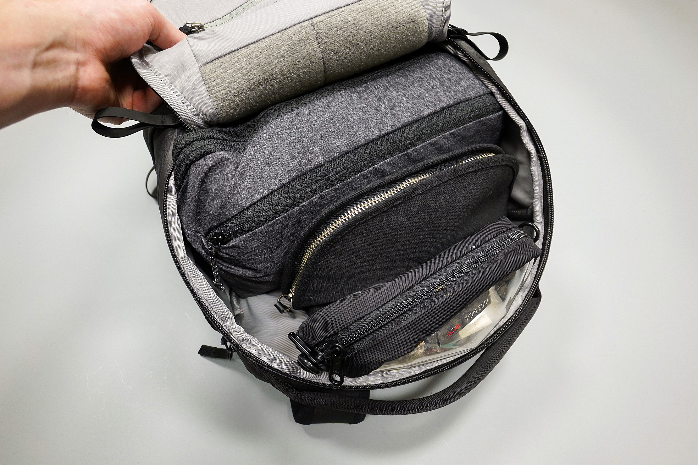 Peak Design Everyday Backpack Zip vs Everyday Backpack V2 I CARRYOLOGY