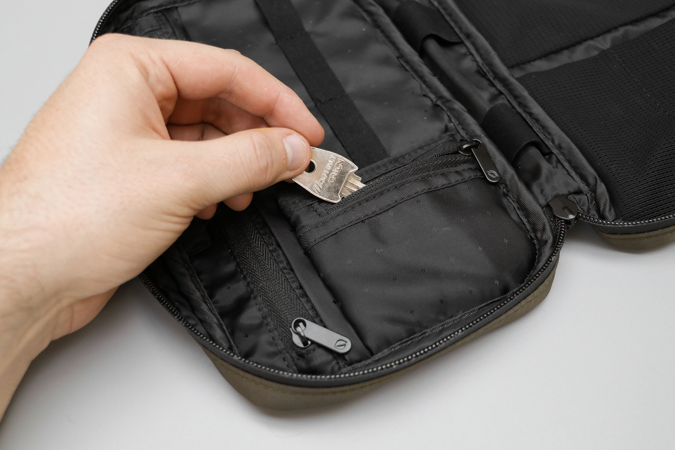 Incase Nylon Accessory Organizer Small Zippered Pocket