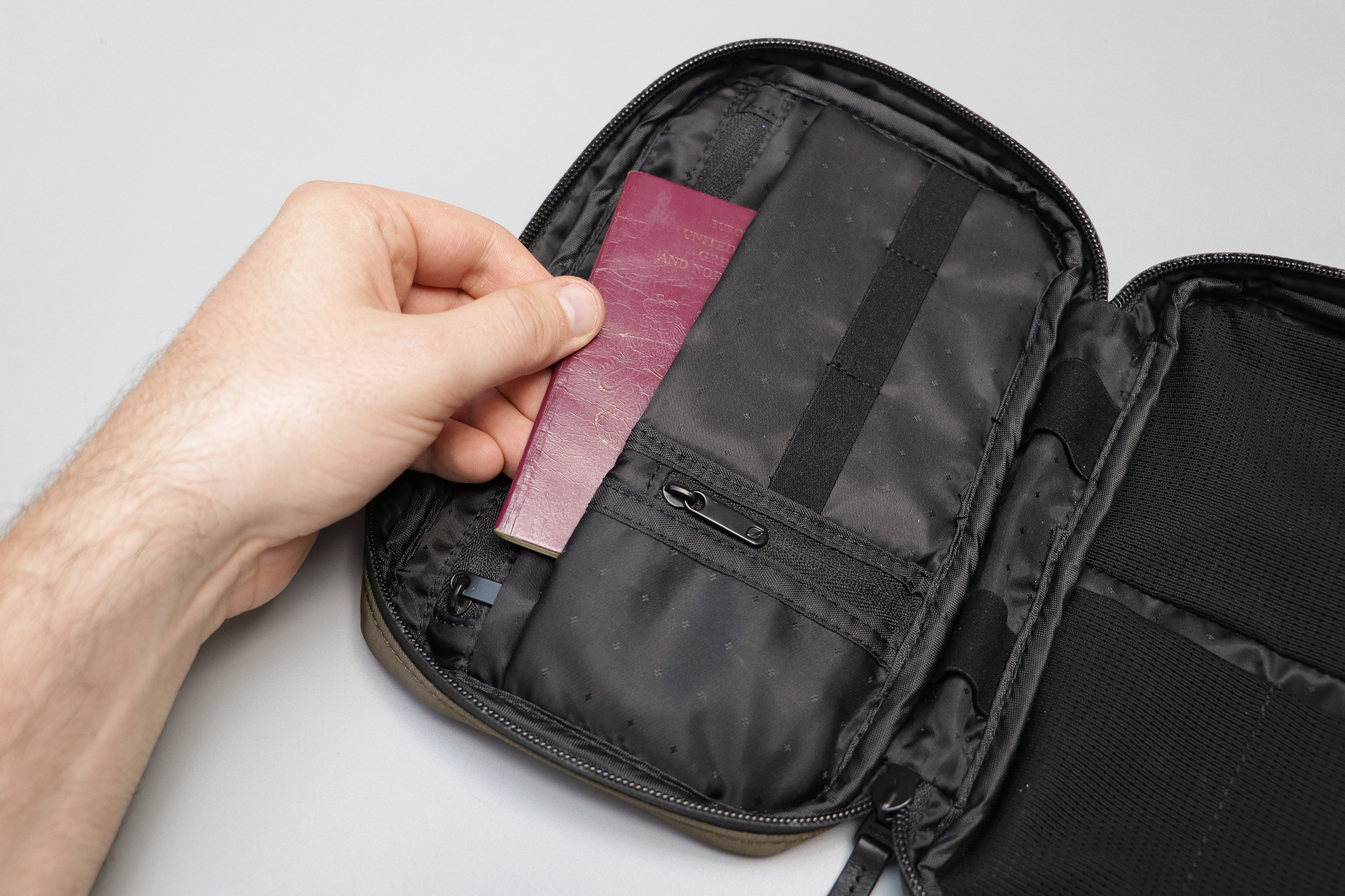 Incase Nylon Accessory Organizer Passport In Sleeve