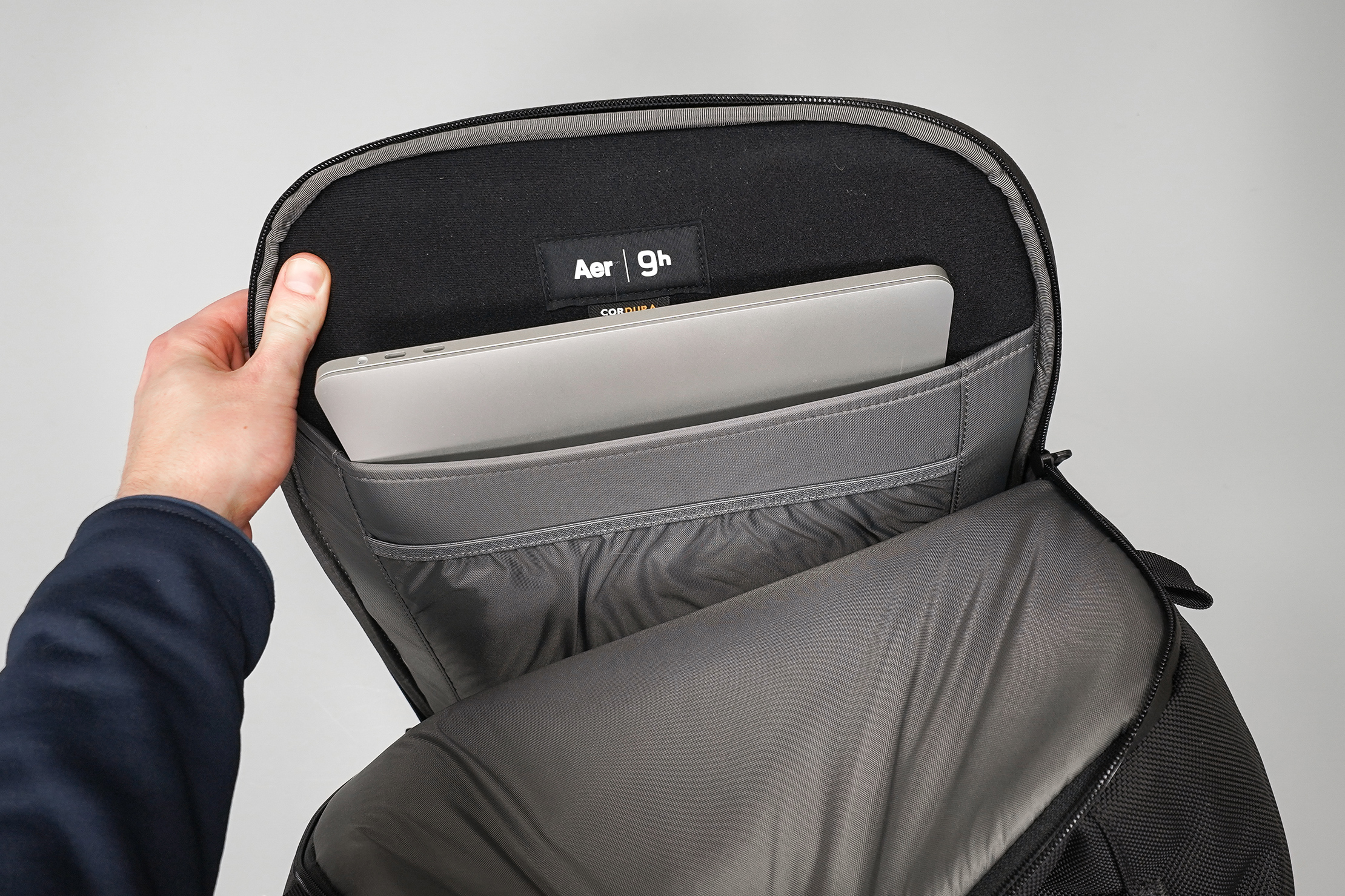 Aer Capsule Pack Max Laptop Compartment