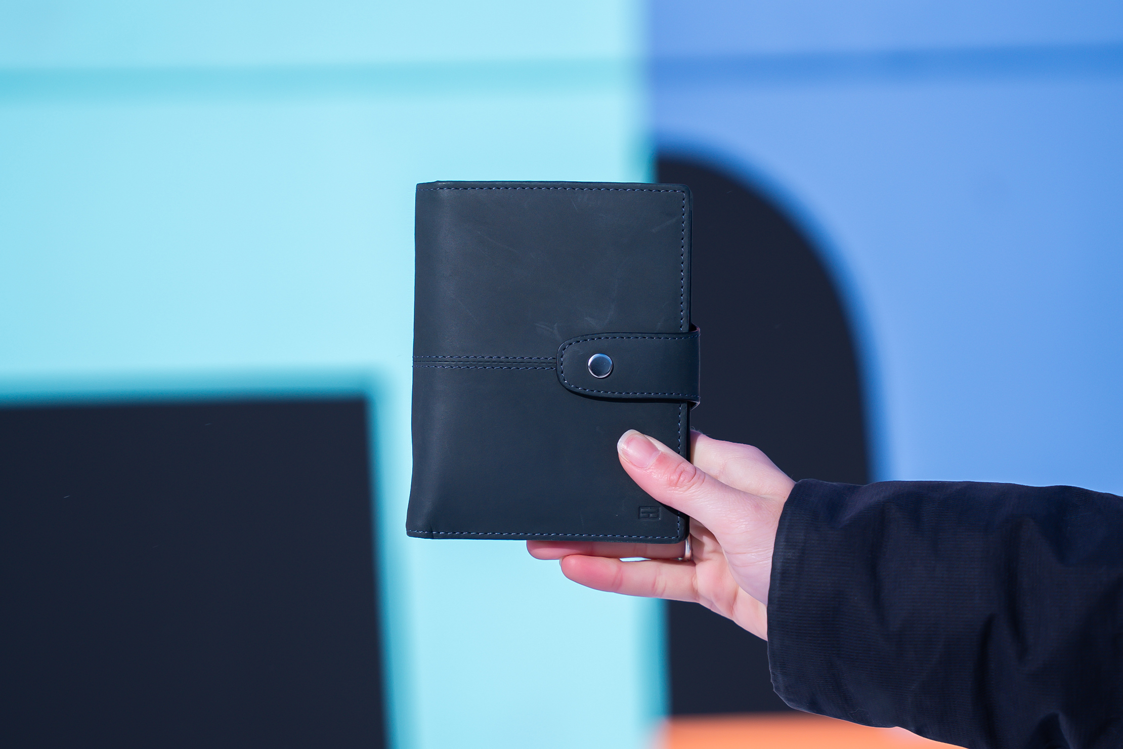 Garzini AirTag Passport Holder Review | Pack Hacker Garzini AirTag Passport Holder Review | Pack Hacker
