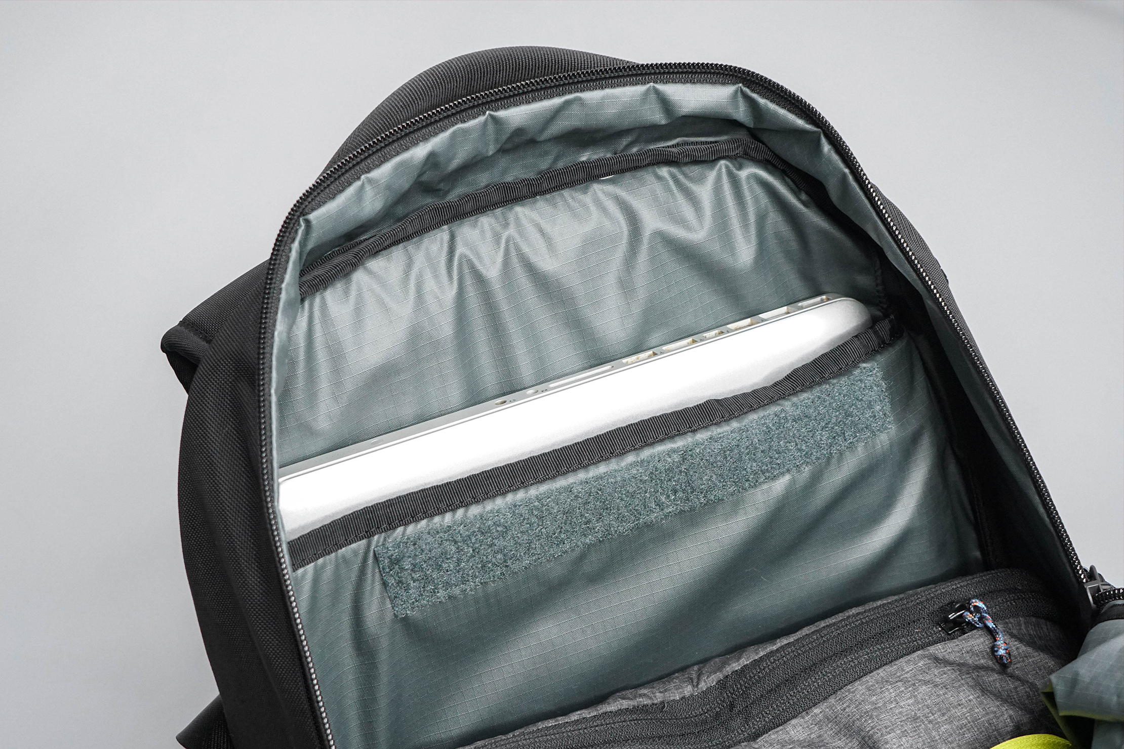 Nike commuter best sale backpack review