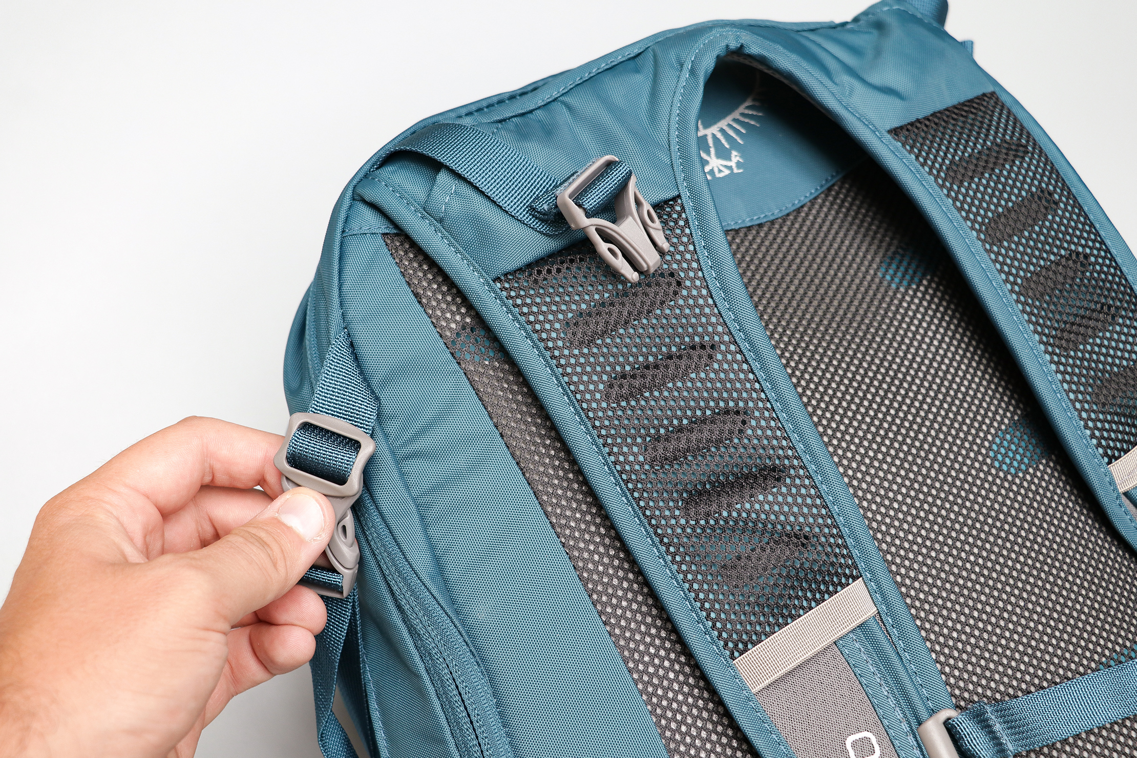 Osprey Daylite Travel Pack Attachment Points To A Larger Pack