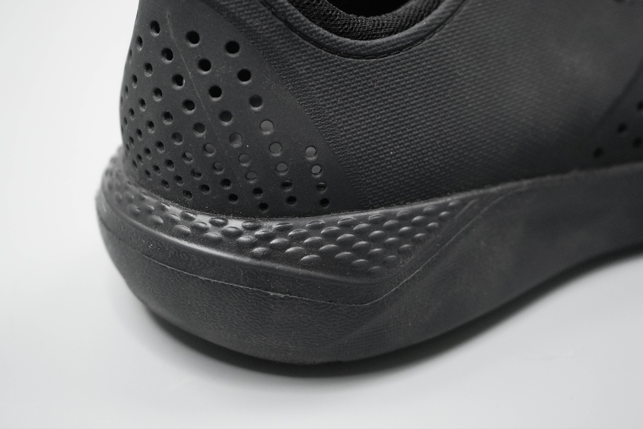 crocs literide pacer all black