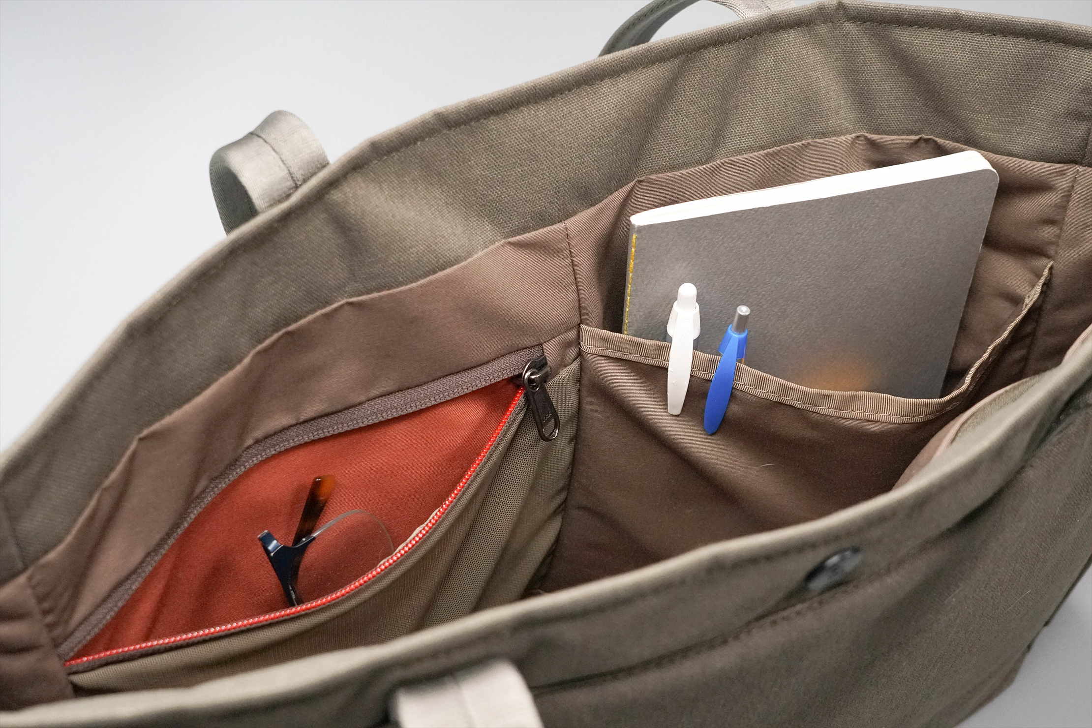 Bellroy Classic Tote Suspended Pockets