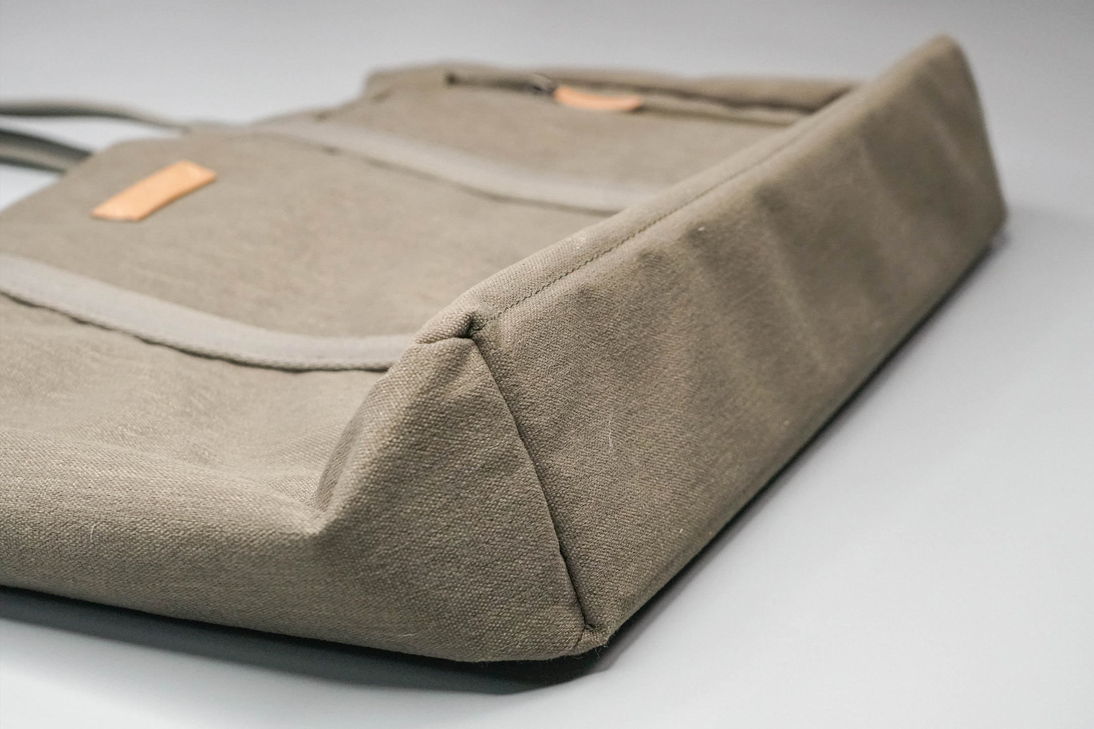 Bellroy Classic Tote Bottom