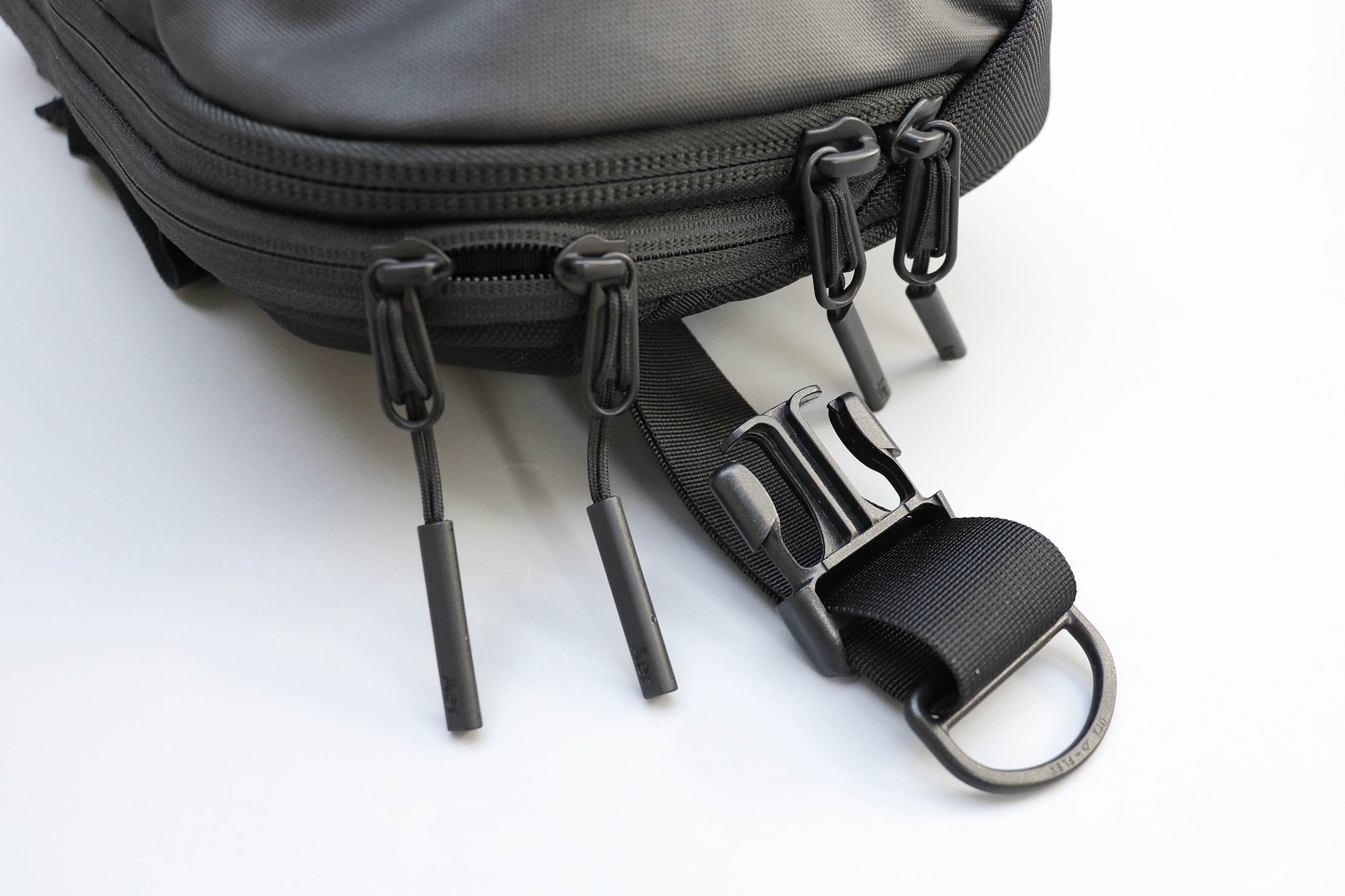 Aer Tech Sling 2 Zippers and Hardware