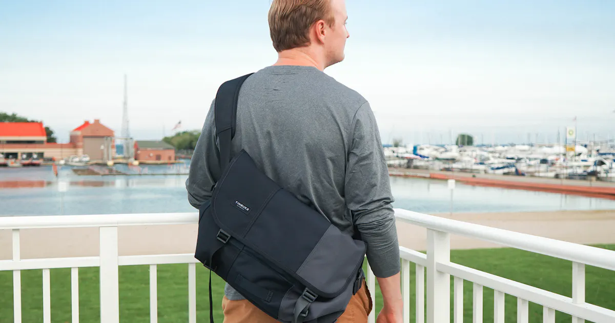 Timbuk2 Classic Messenger Bag Review | Pack Hacker Timbuk2 Classic Messenger Bag Review | Pack Hacker