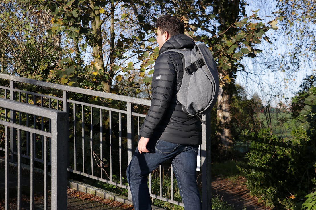 Côte&Ciel Isar M EcoYarn Grey Review | Pack Hacker