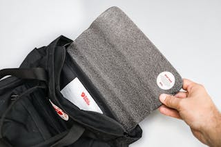 how do you adjust the straps on a fjallraven kanken