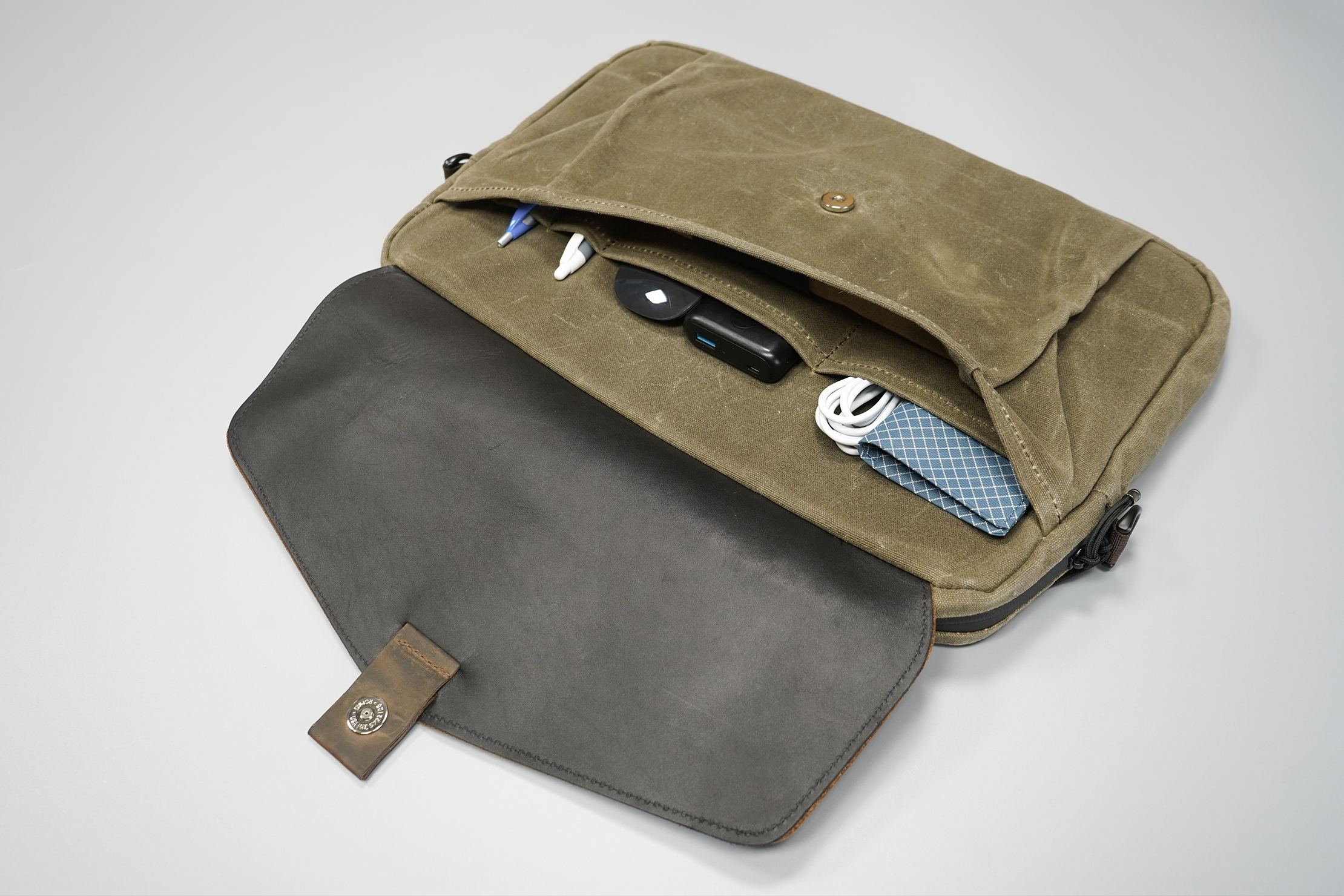 WaterField Designs Outback Duo Laptop Brief | Fill it up, but keep it slim so that the magnet can still home in