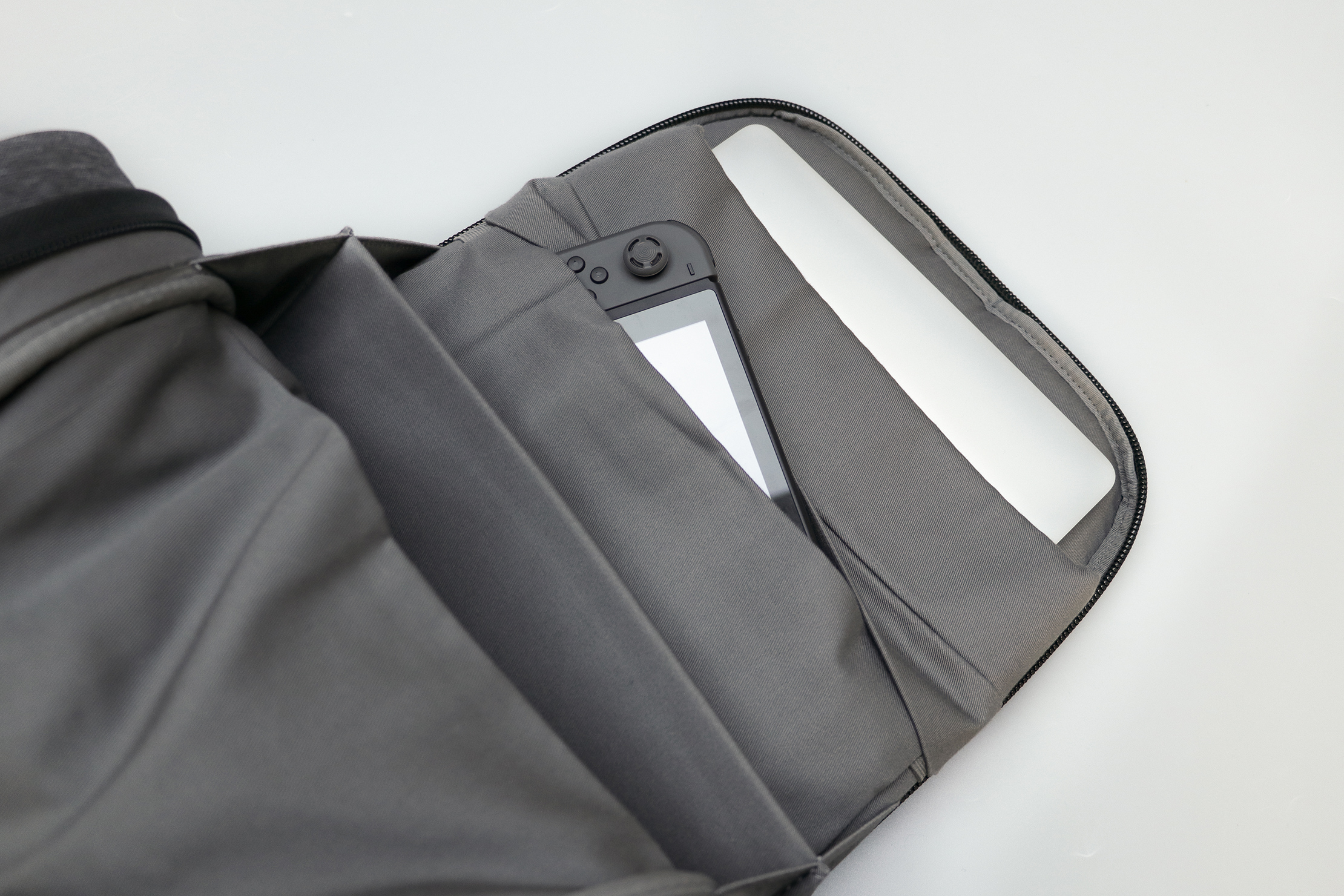 Cote&Ciel Isar M EcoYarn Grey Laptop Compartment