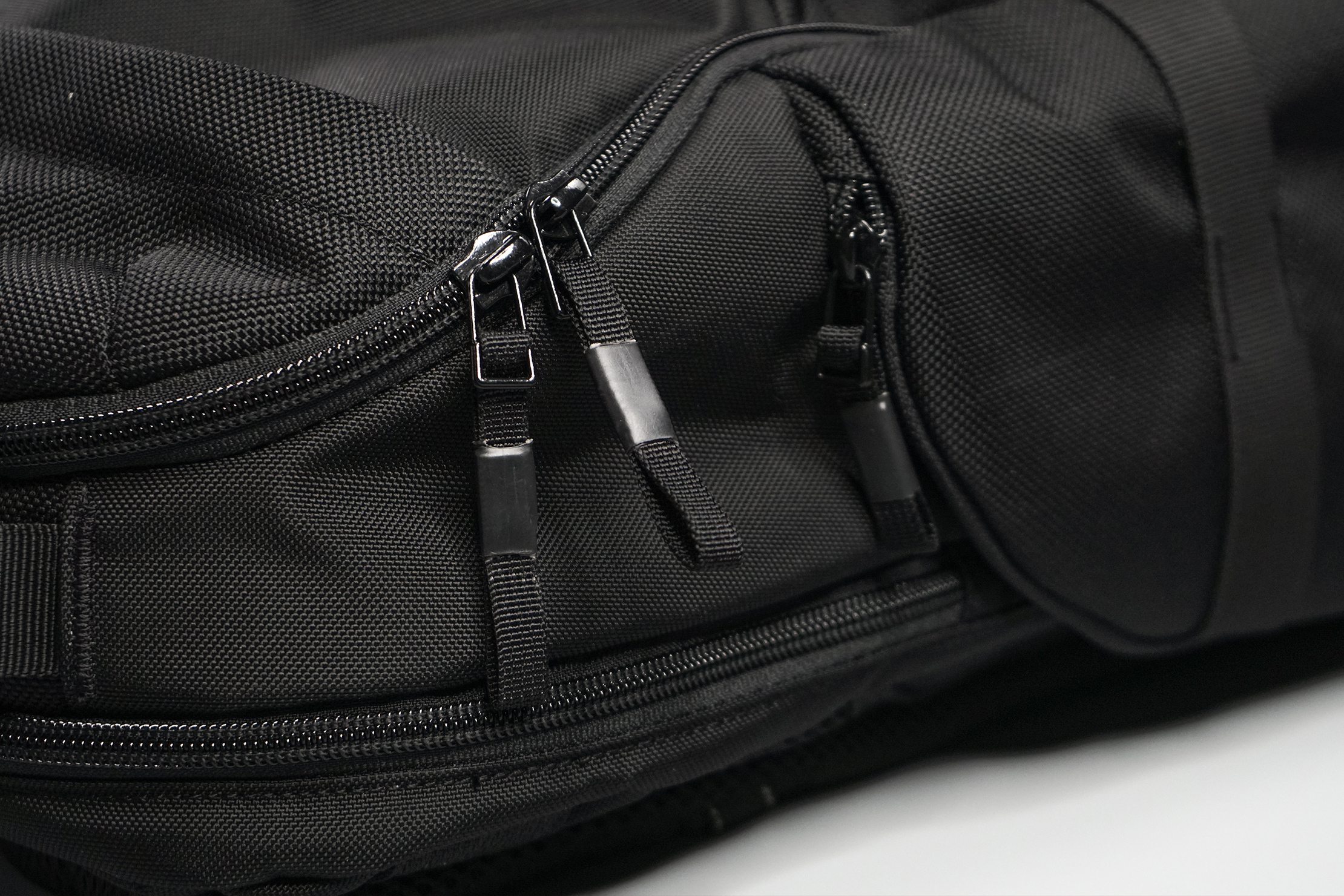 Ogio Pace 25 Backpack Zippers