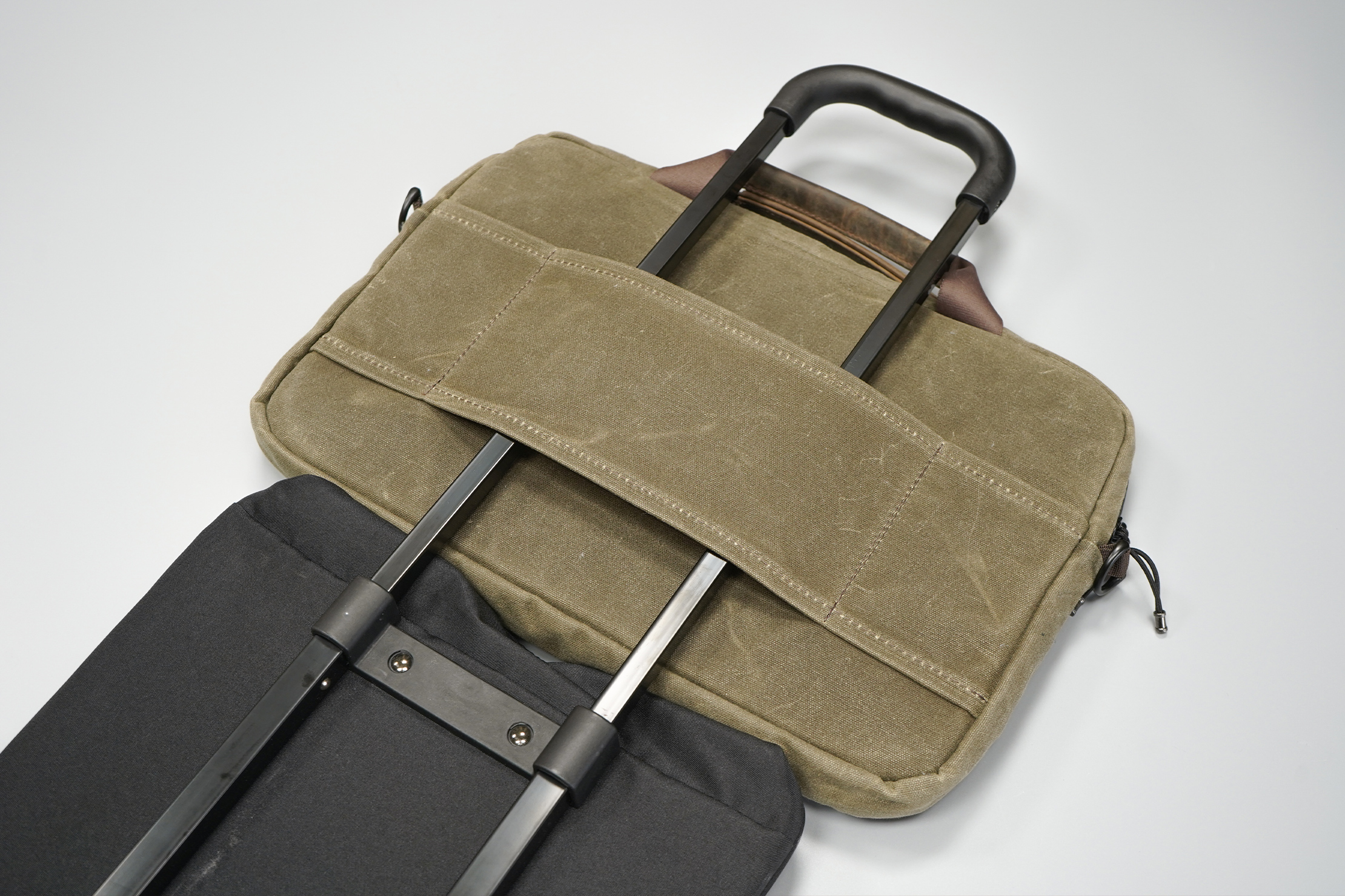 WaterField Designs Outback Duo Laptop Brief | The brief can hitch a ride on your luggage when your shoulder gets tired