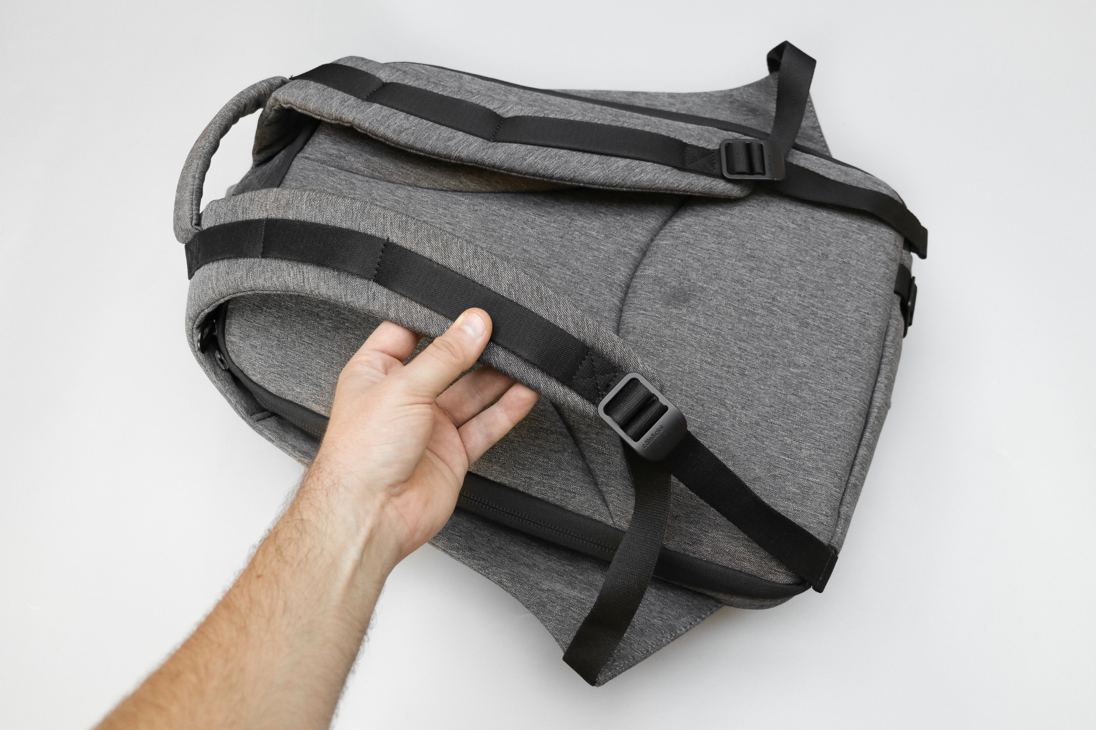 Côte&Ciel Isar M EcoYarn Grey Review | Pack Hacker