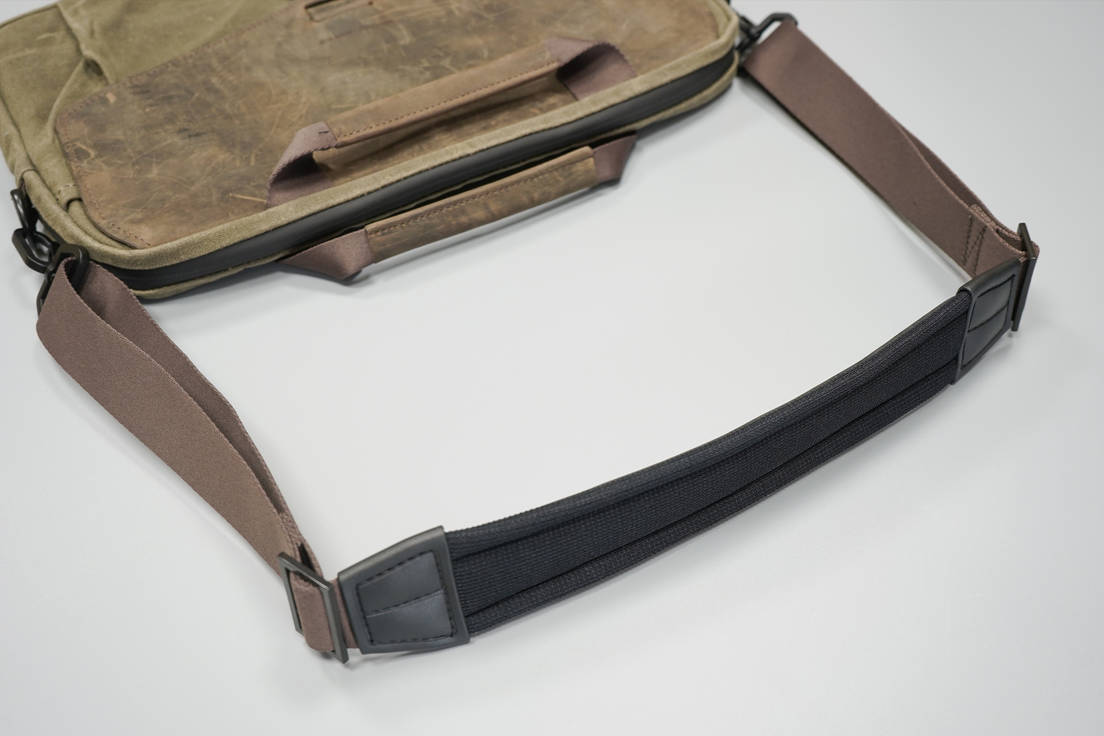 WaterField Designs Outback Duo Laptop Brief | Supreme Suspension Shoulder Strap—how’s that for alliteration?