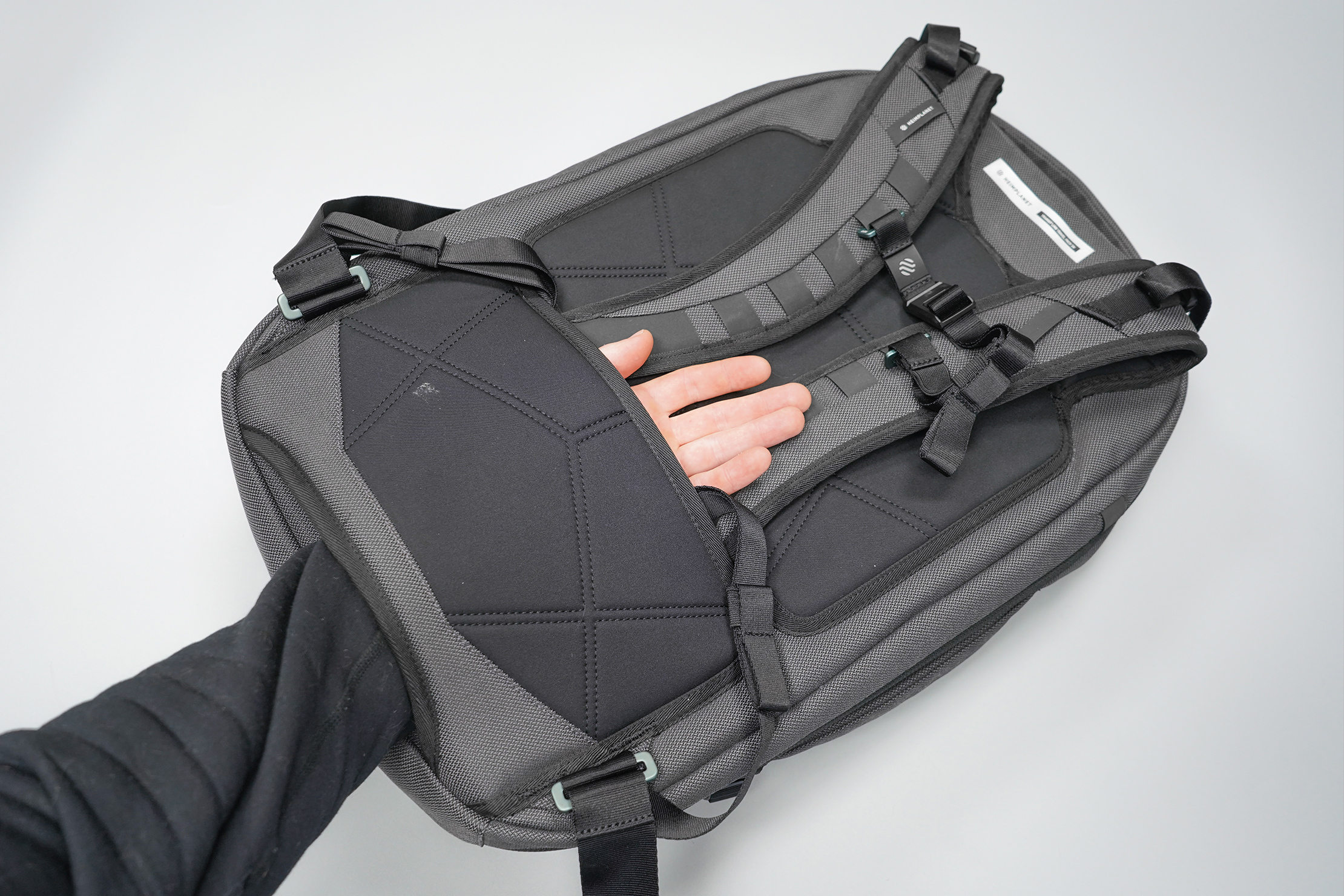 Heimplanet Travel Pack 34L V2 back pass through