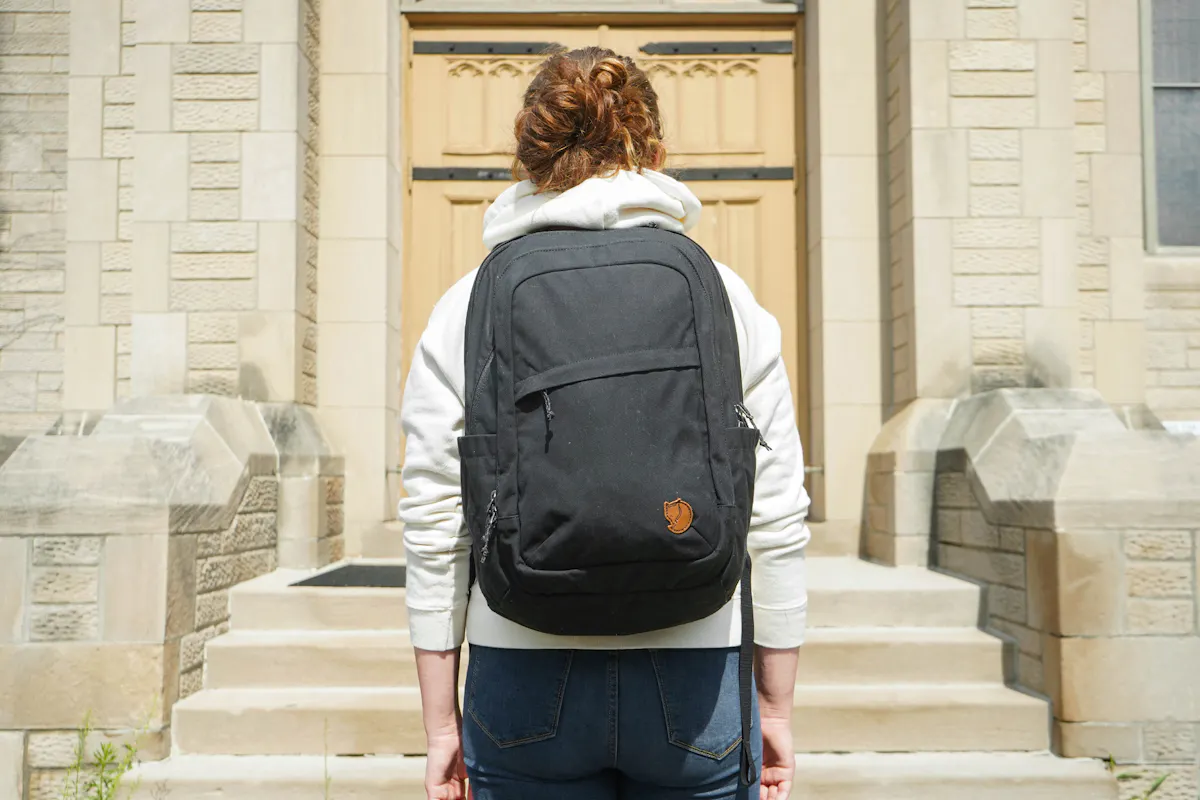 Sac à Dos Fjällräven Räven 28 Unisex - Sac Sport Polyvalent Pour Randonnée, école Ou Voyage | Poches Latérales, Design Décontracté