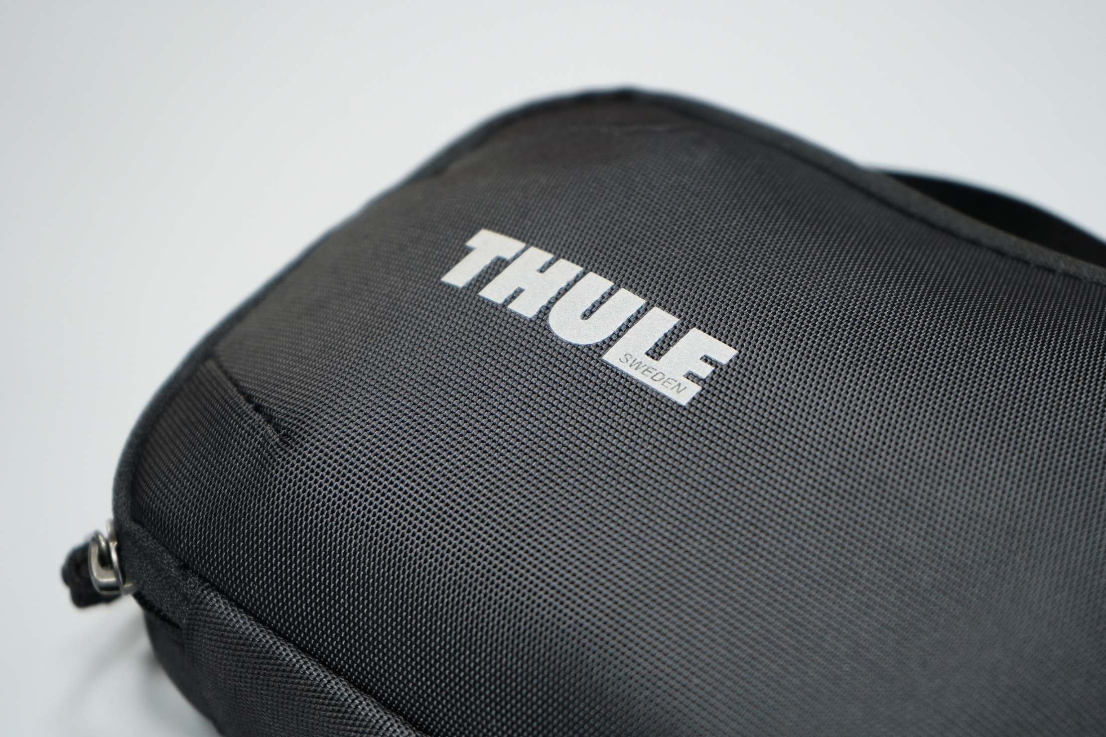 Thule Subterra PowerShuttle Material and Logo