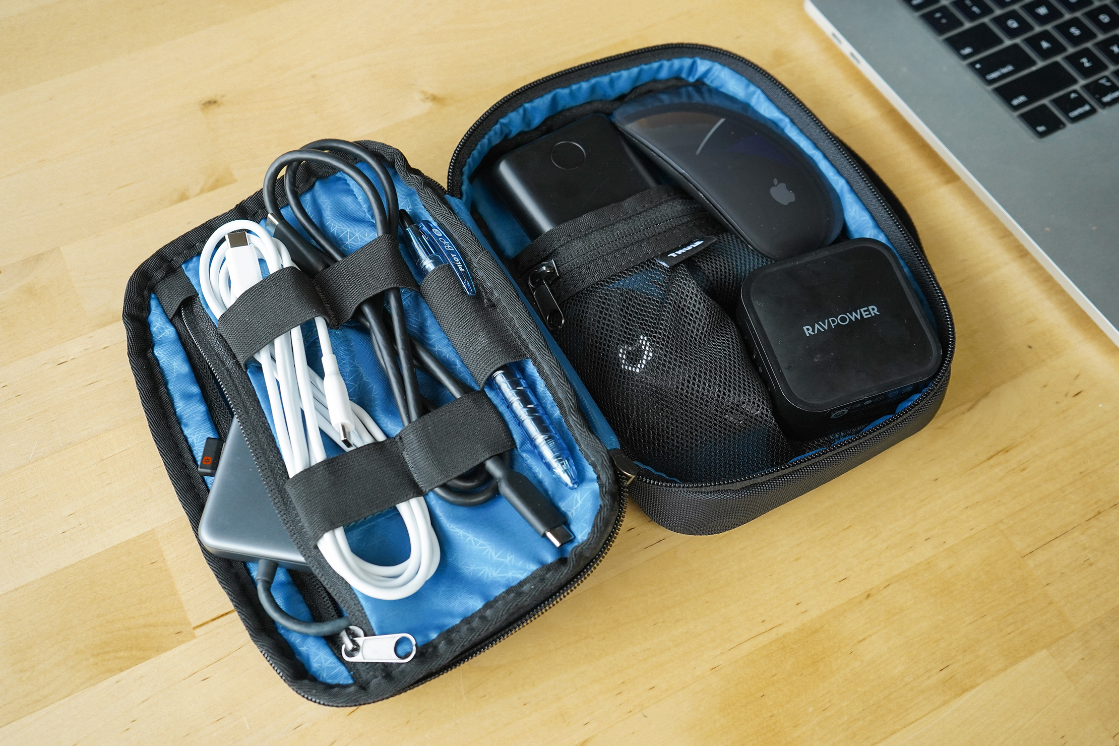 Thule Subterra PowerShuttle Review Pack Hacker