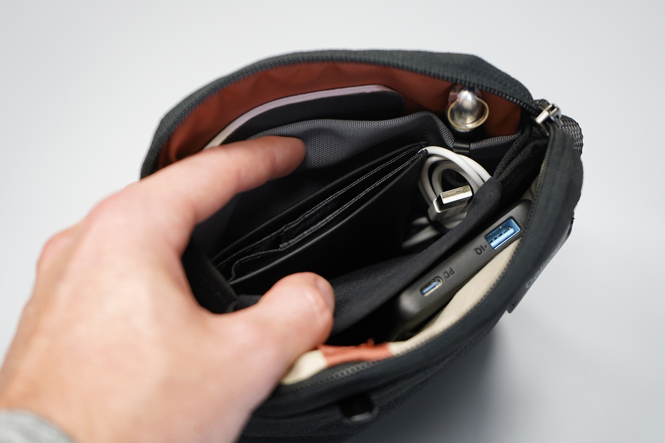 Bellroy City Pouch Middle Compartment
