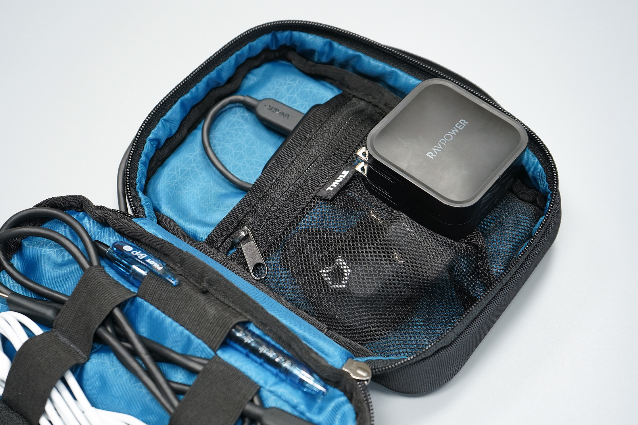 Thule tech pouch new arrivals