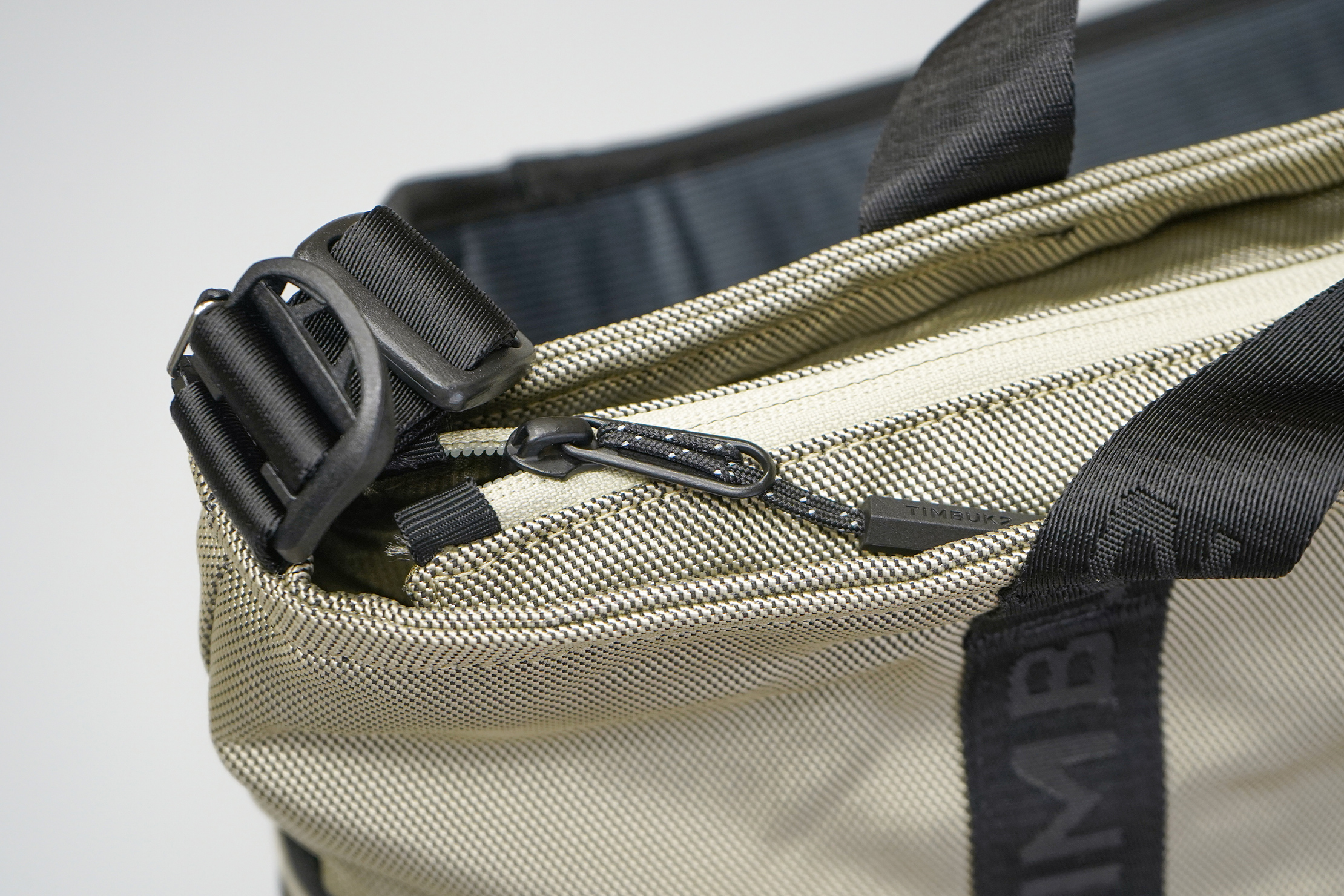 Timbuk2 Tech Tote | Zippers & hardware