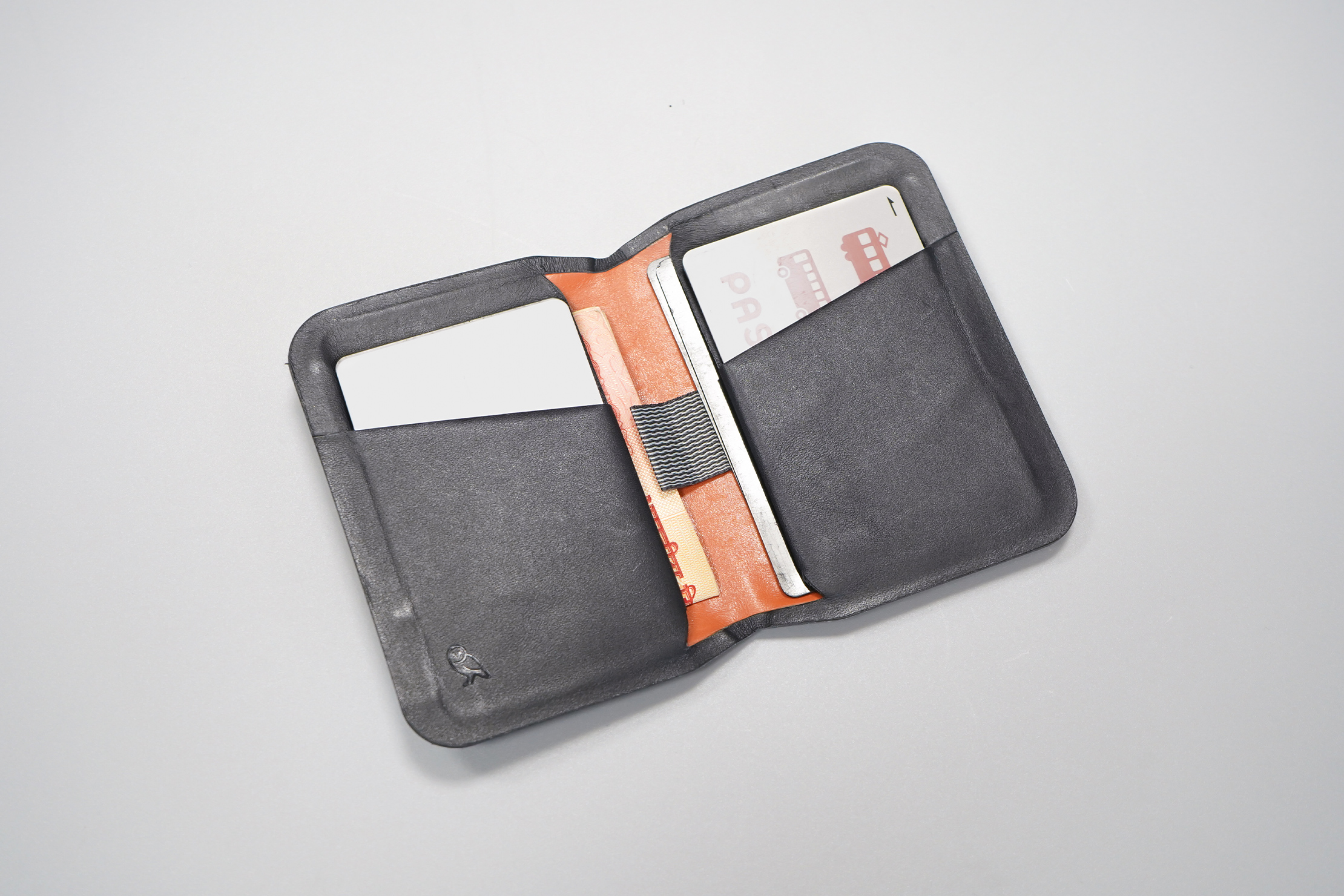 Bellroy Apex Slim Sleeve | Interior filled with six cards and six US Dollar bills