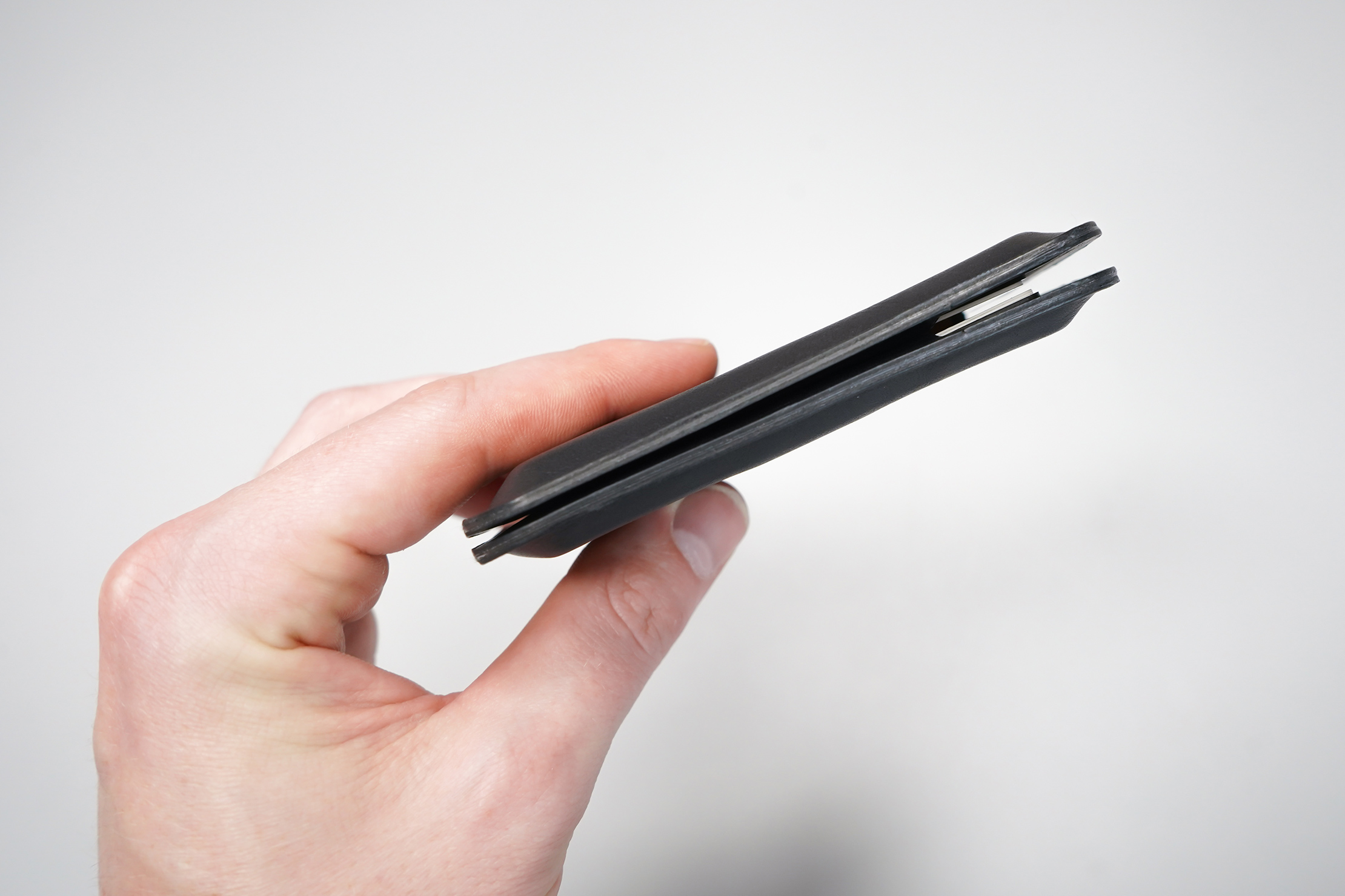 Bellroy Apex Slim Sleeve | Small gap when the wallet is well filled