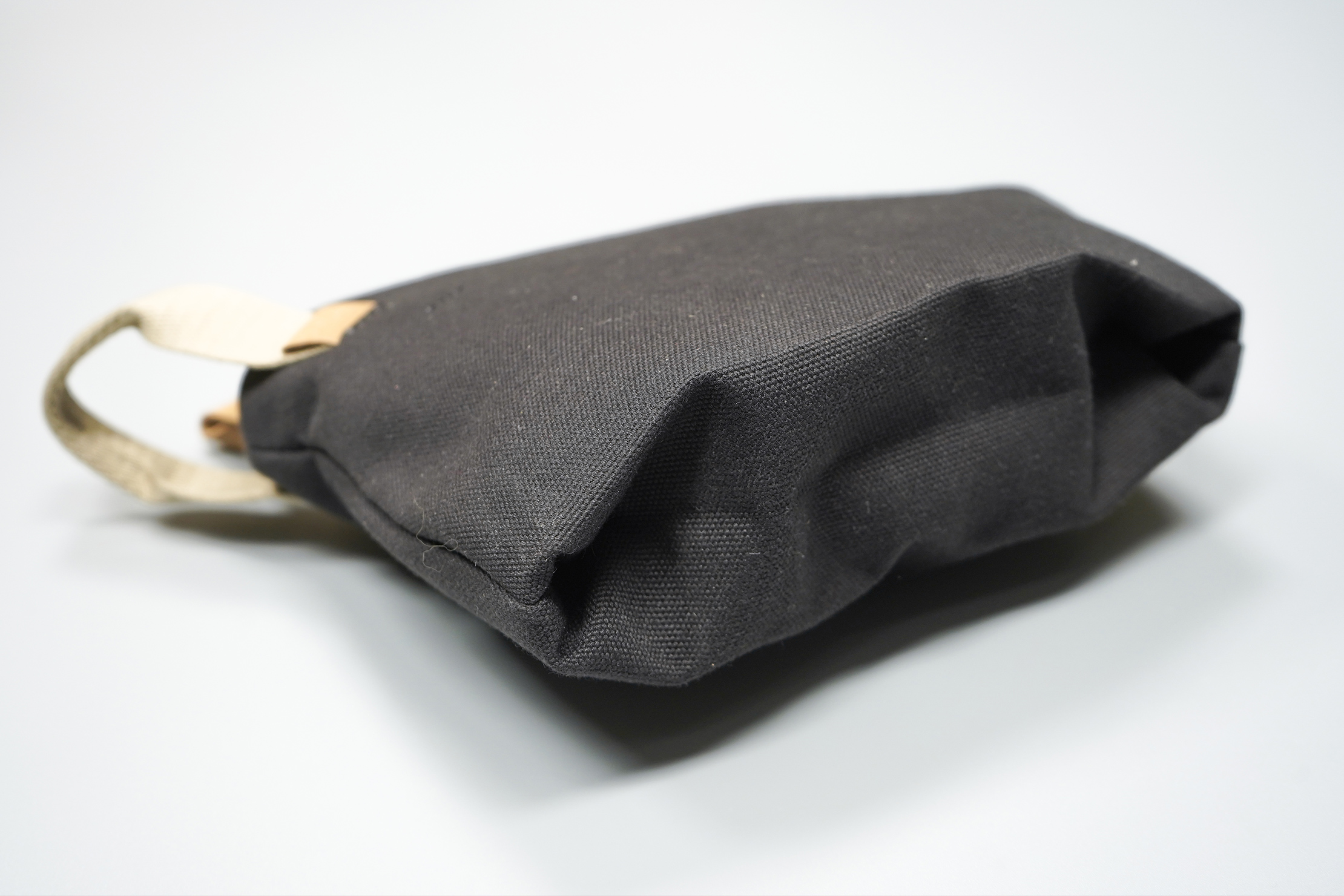 Bellroy Standing Pouch | Gussets give the pouch legs to stand on