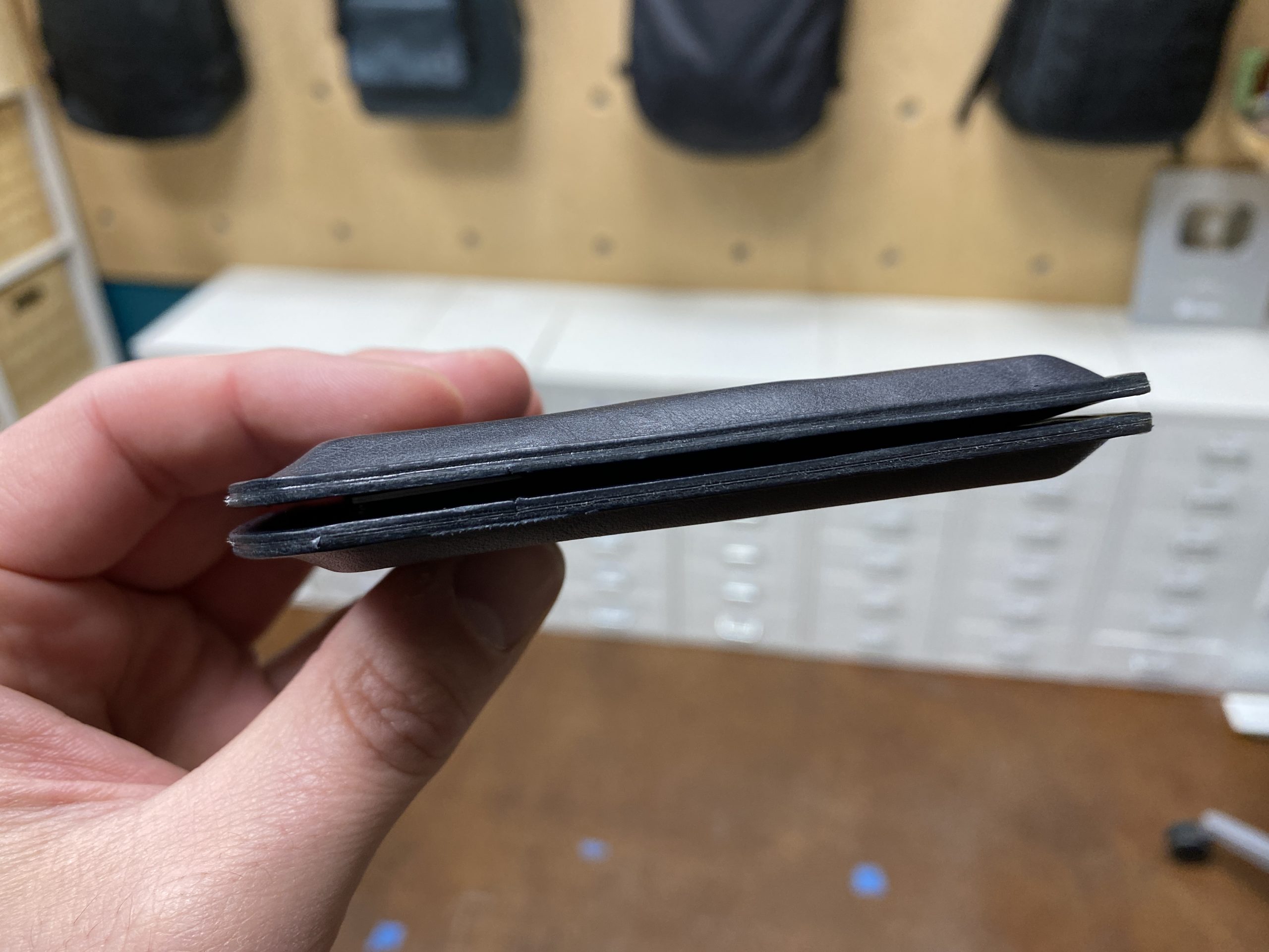 Bellroy Apex Slim Sleeve Review • Not Closing Flush