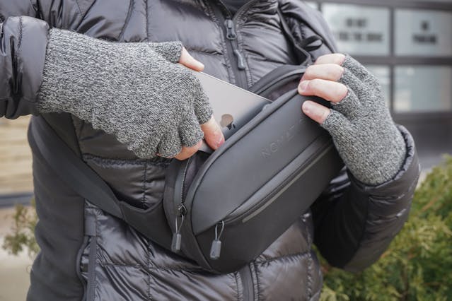 nomatic navigator sling