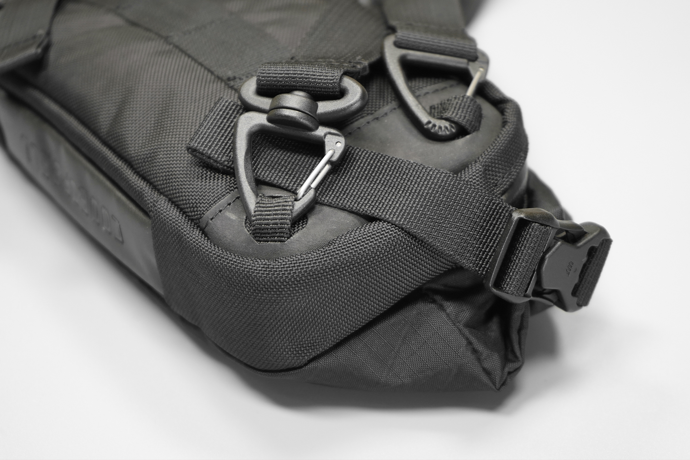 CODEOFBELL ANNEX CARRIER | Gatekeeper clips, side compression straps, and nylon webbing—all excellent quality of life features