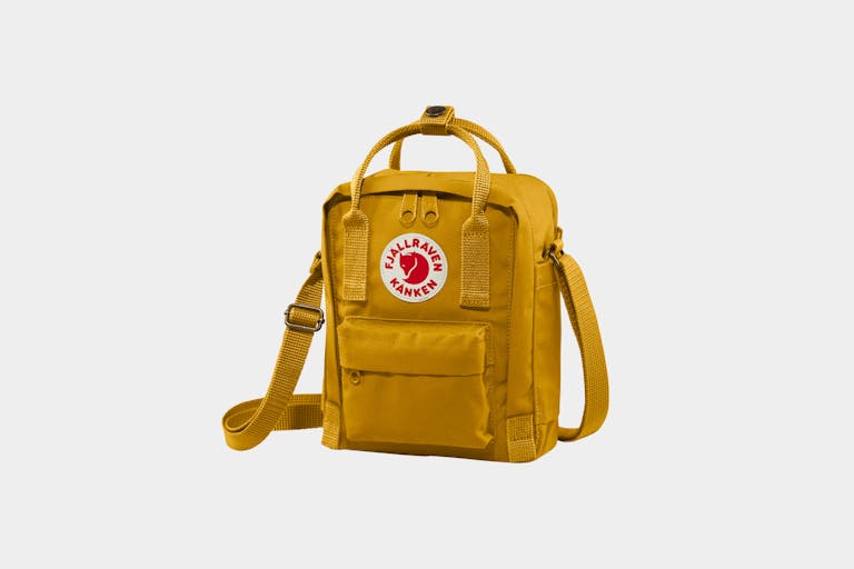 how do you adjust the straps on a fjallraven kanken